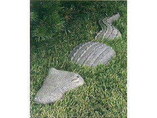 resin alligator lawn ornament