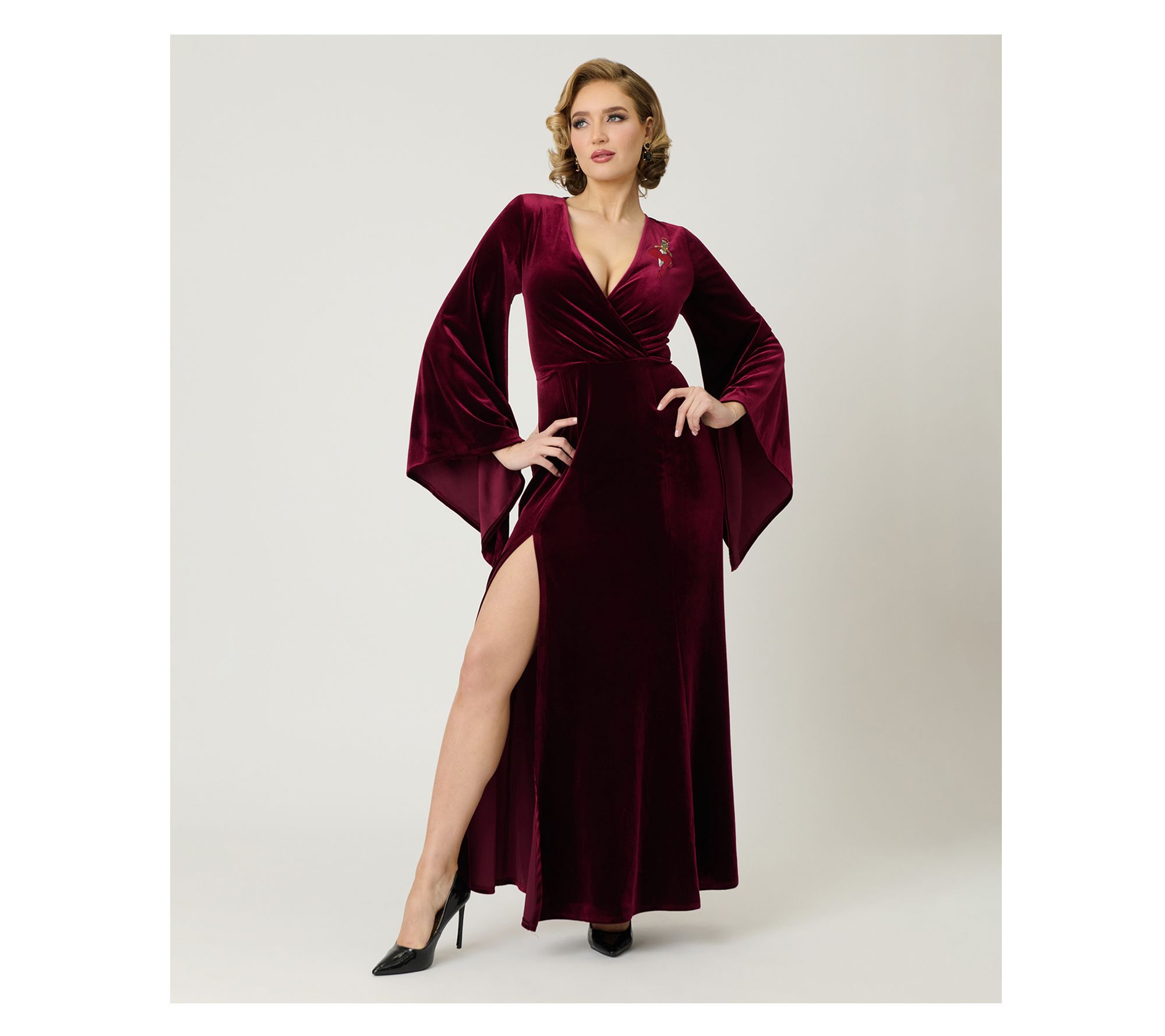 Elvira x Unique Vintage Burgun dy Dagger Velve t Maxi Dress