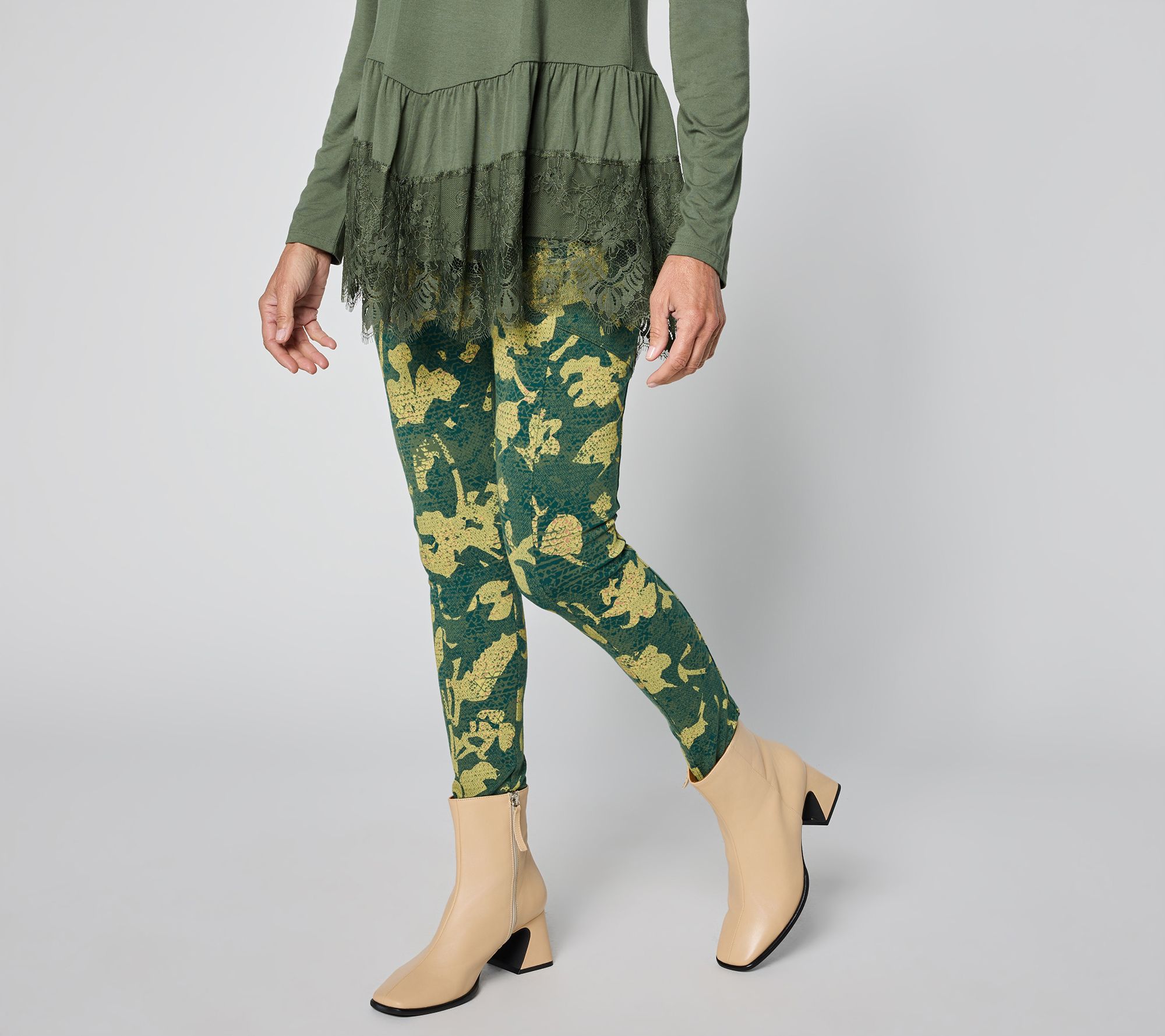 LOGO Layers by Lori Goldstein Petite Printed Leggings with Pockets