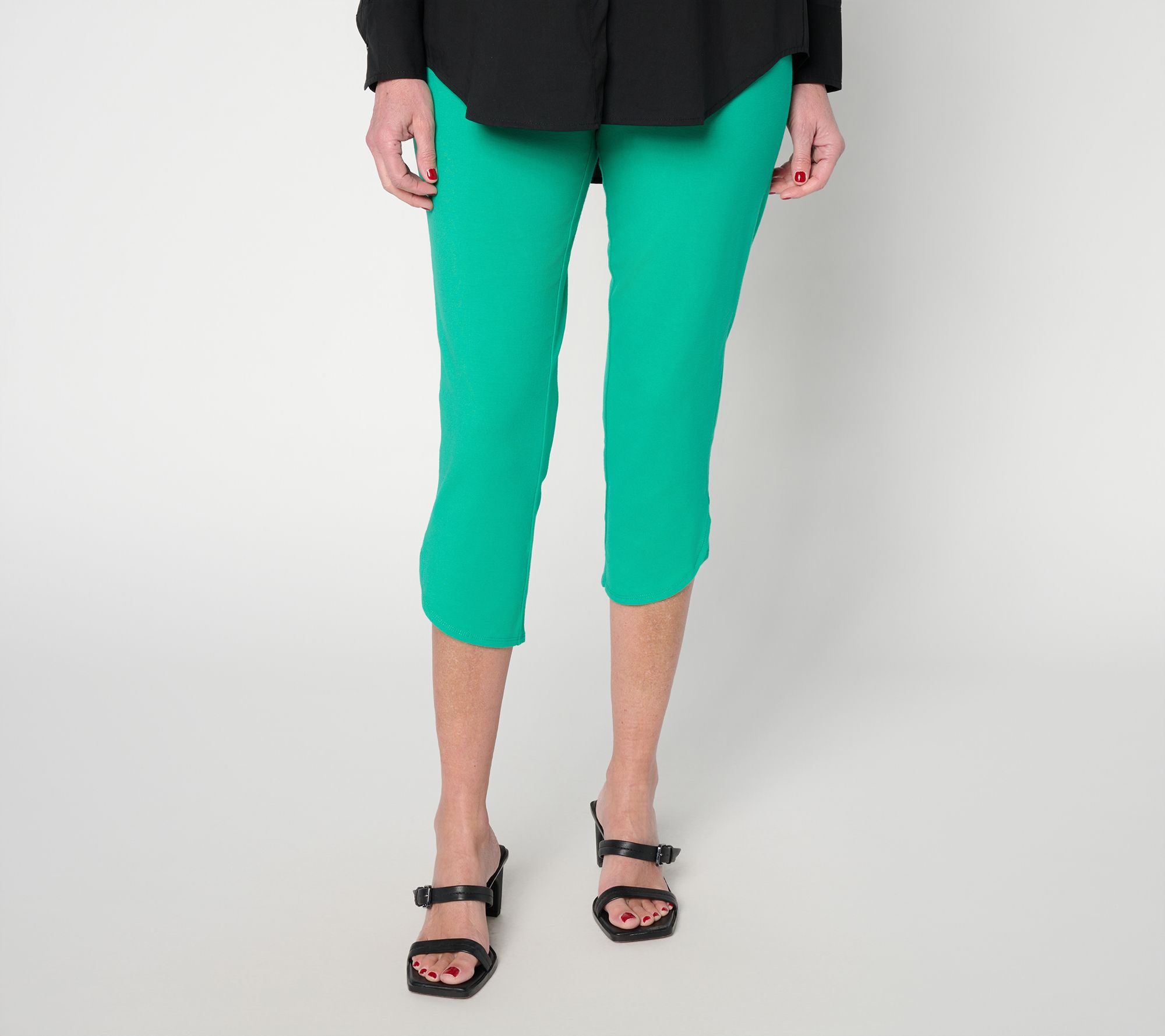 Women with Control Petite 86/14 Slim Leg Capri Empower Pant