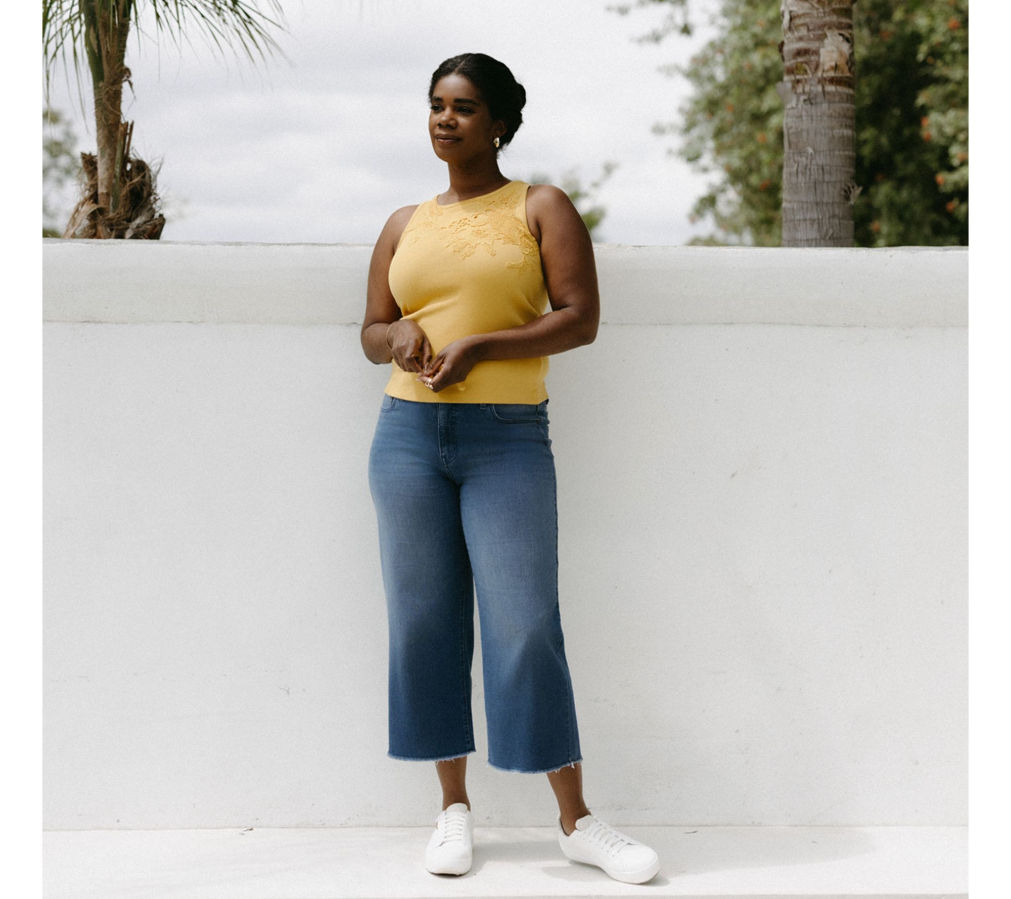 Me by Jennie Garth The Dodge Fray Hem Cropped Jean - QVC.com
