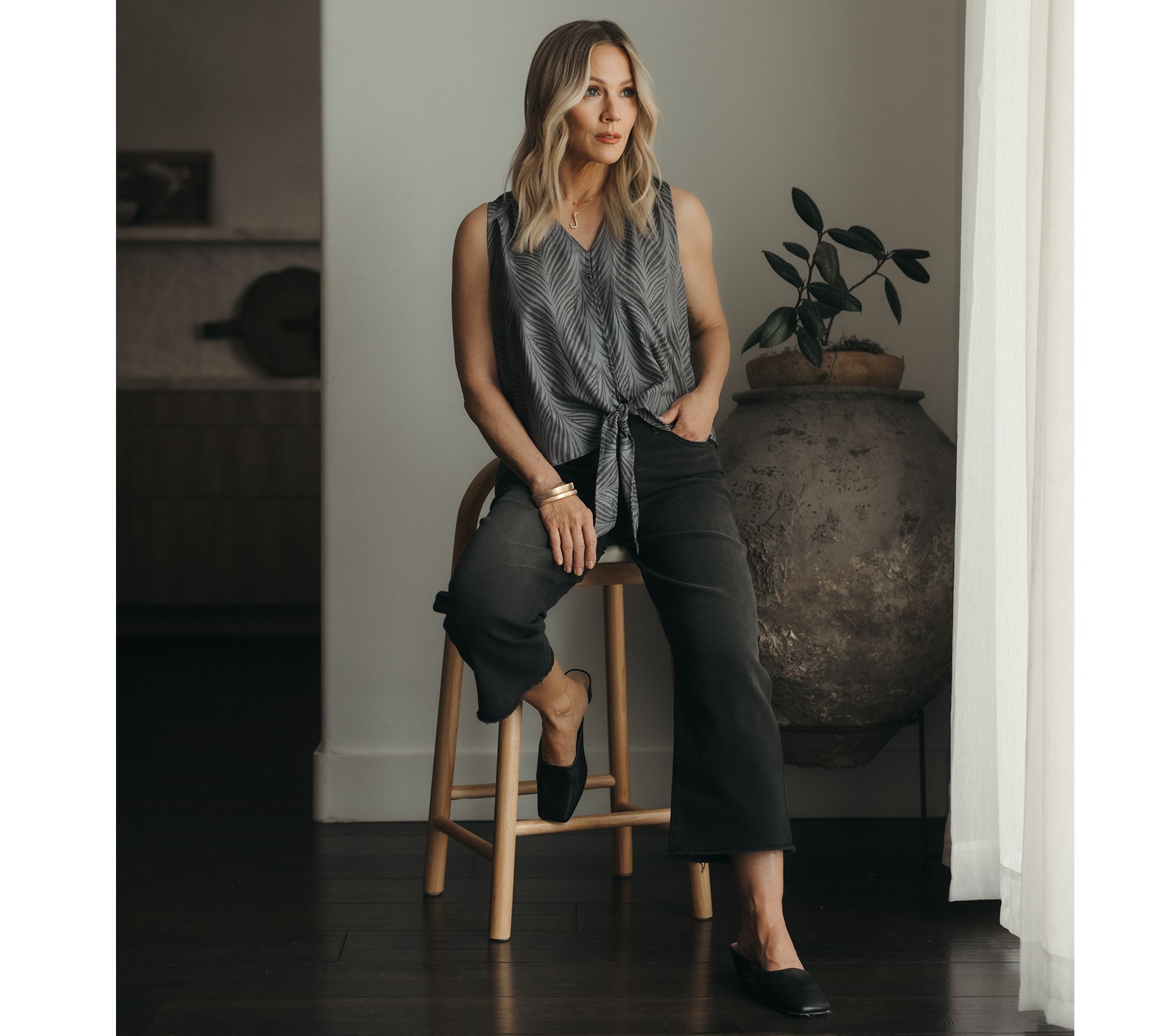 Me by Jennie Garth The Dodge Fray Hem Cropped Jean - QVC.com