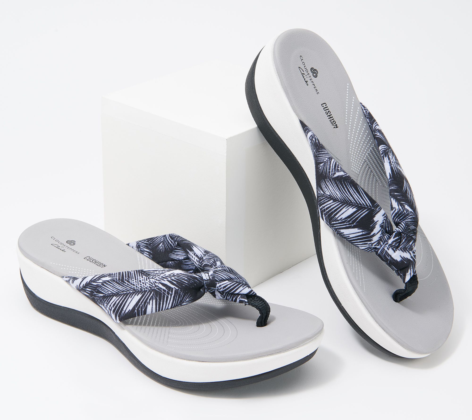 CLOUDSTEPPERS By Clarks Printed Thong 