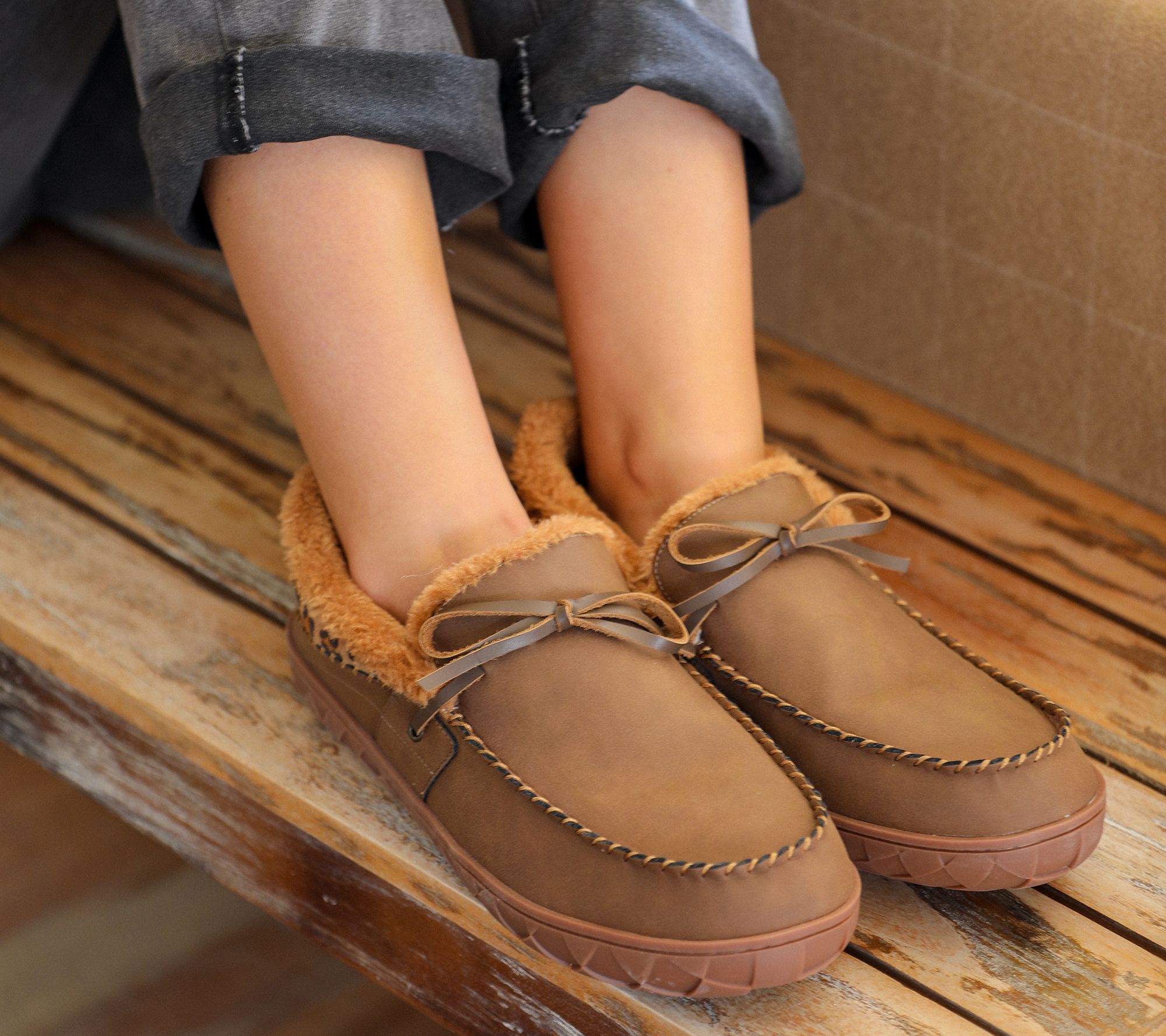 Women's Faux Fur Lined Platform Slipper Boots – Warm Slip On Indoor/Outdoor Shoes