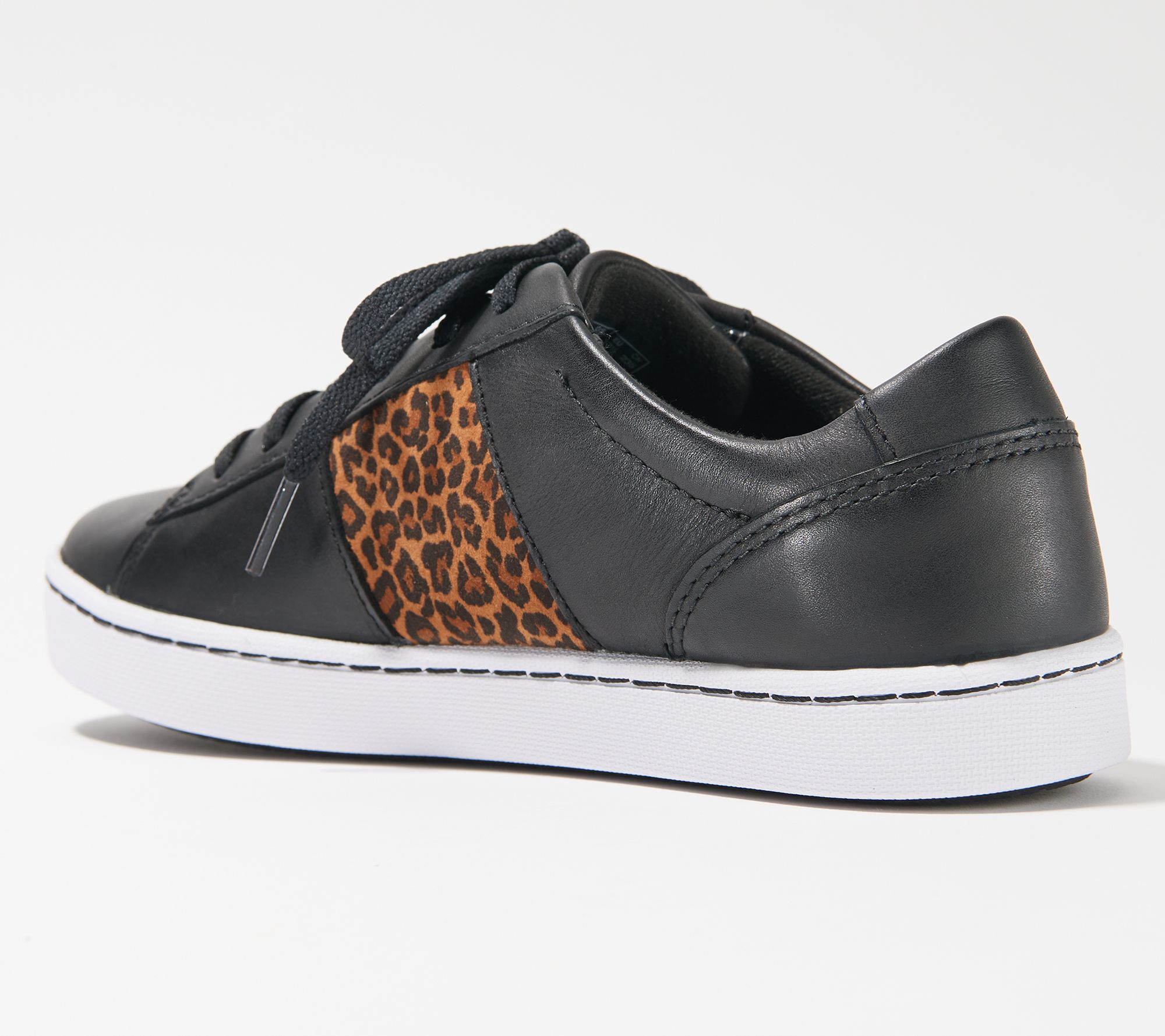 clarks women's pawley rilee sneaker