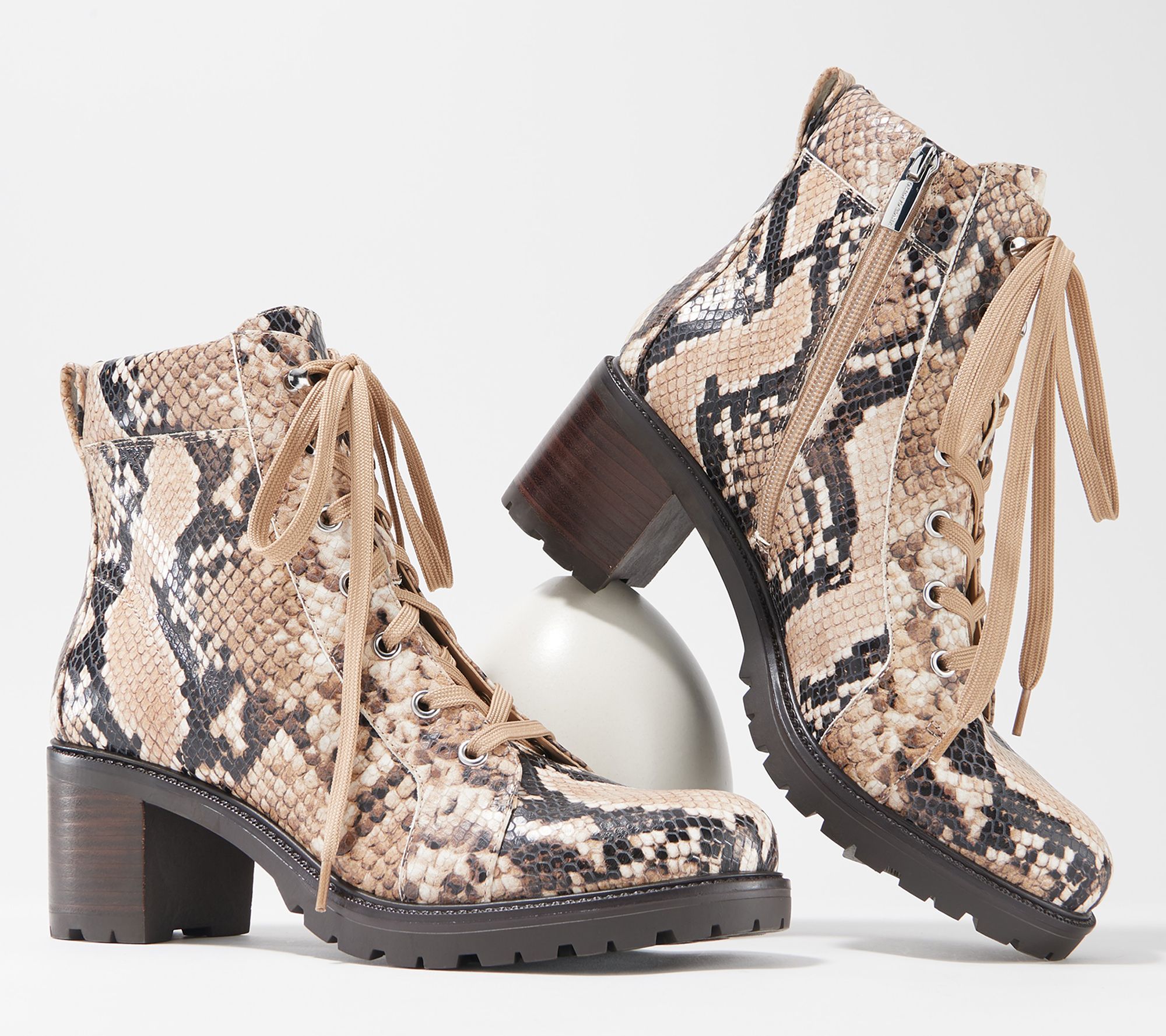 Vince Camuto TV Spot, 'Boots for Fall' 