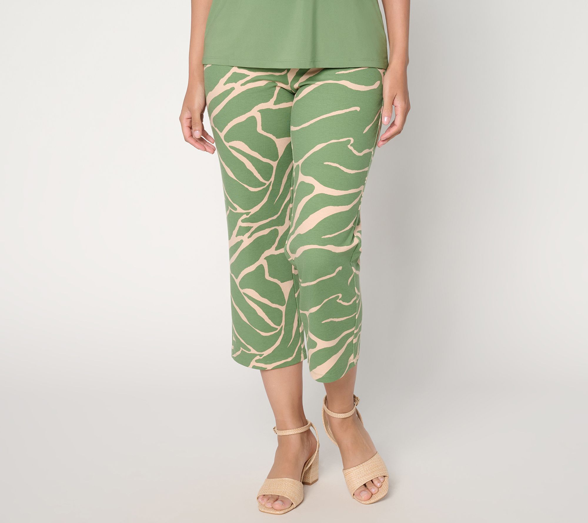 Women with Control Petite Printed Knit Crop Chic Contour Pant