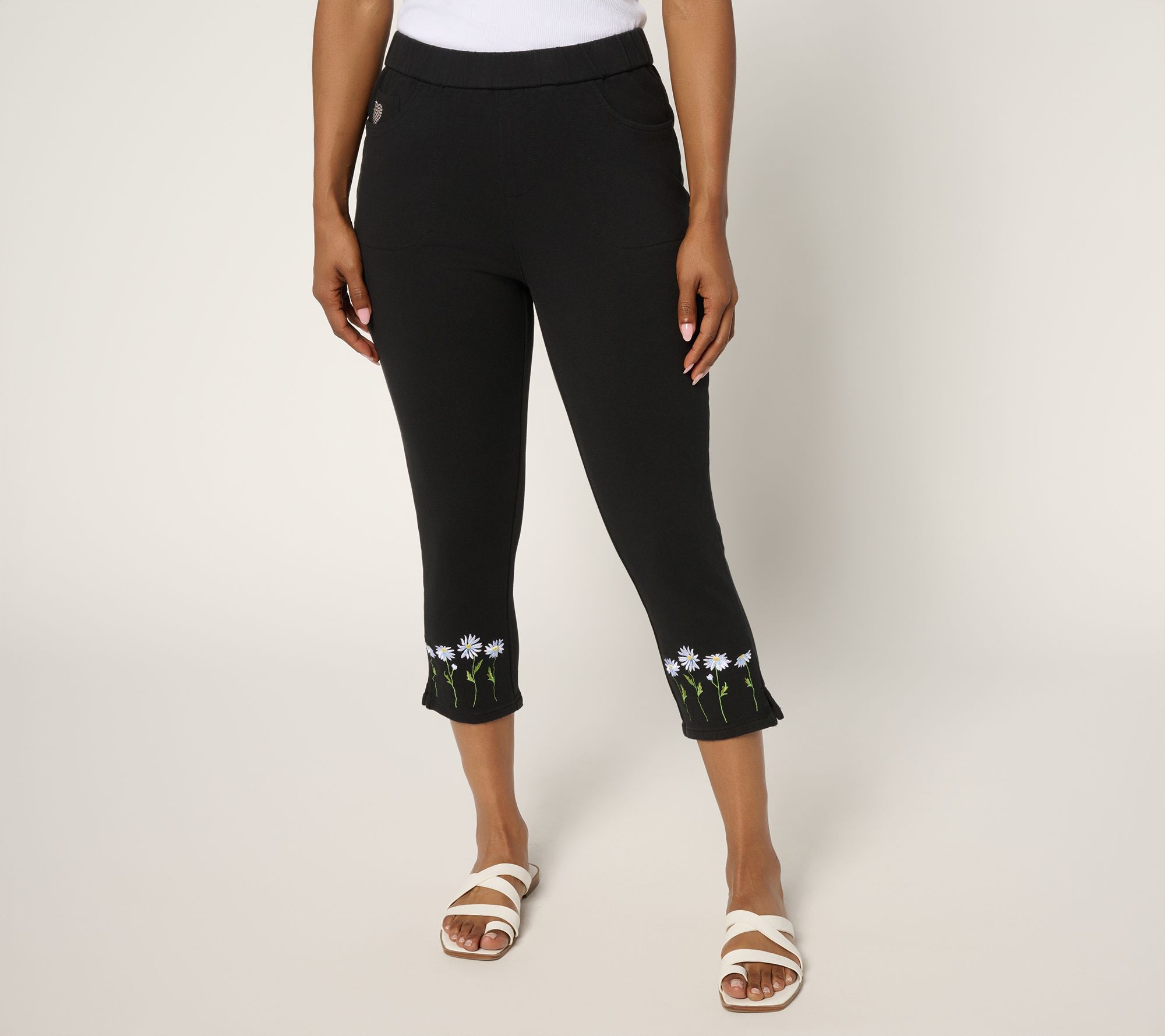 Quacker Factory DreamJeannes Short Daisies Embroidered Capri