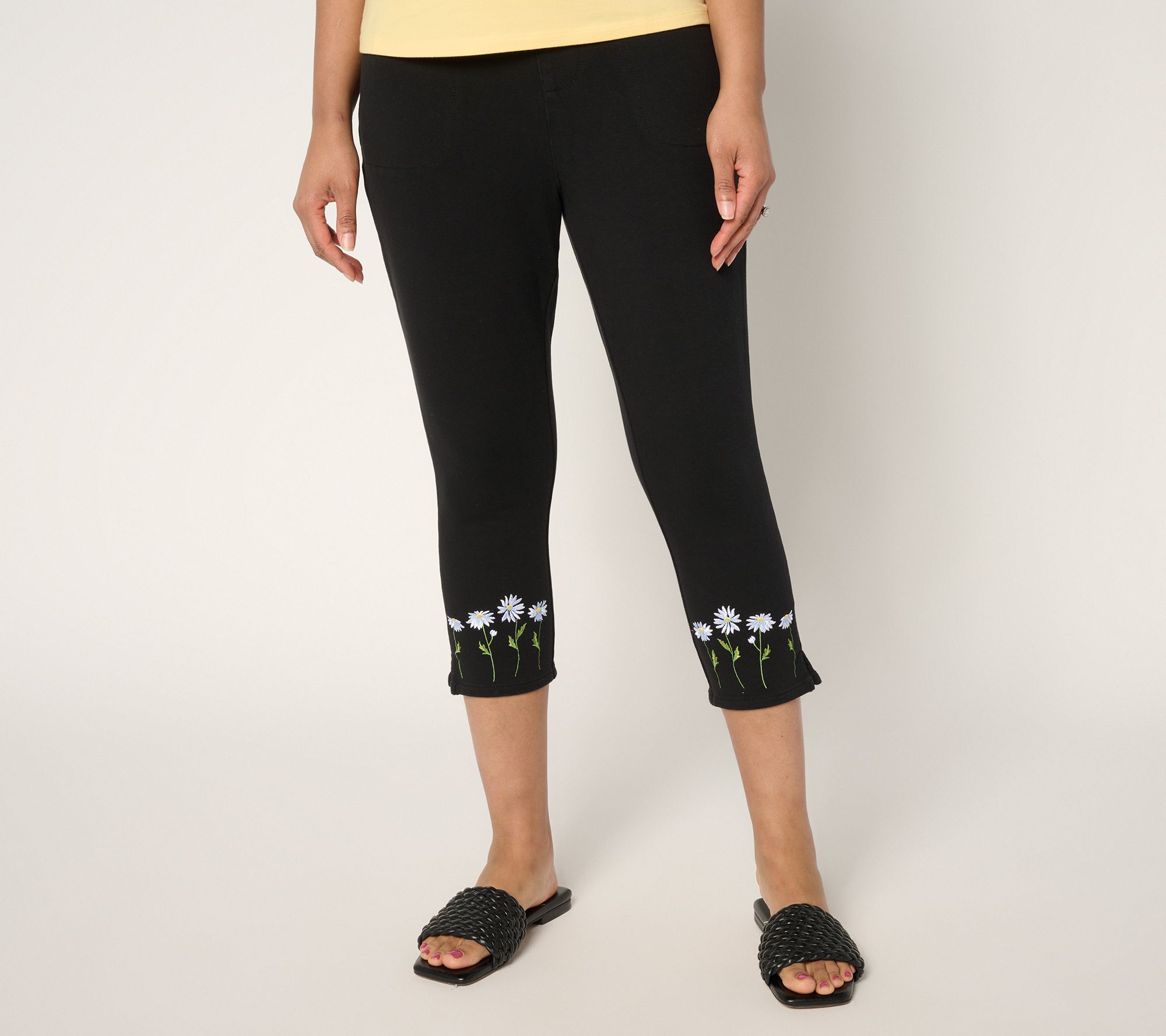 Quacker Factory DreamJeannes Short Daisies Embroidered Capri Pant