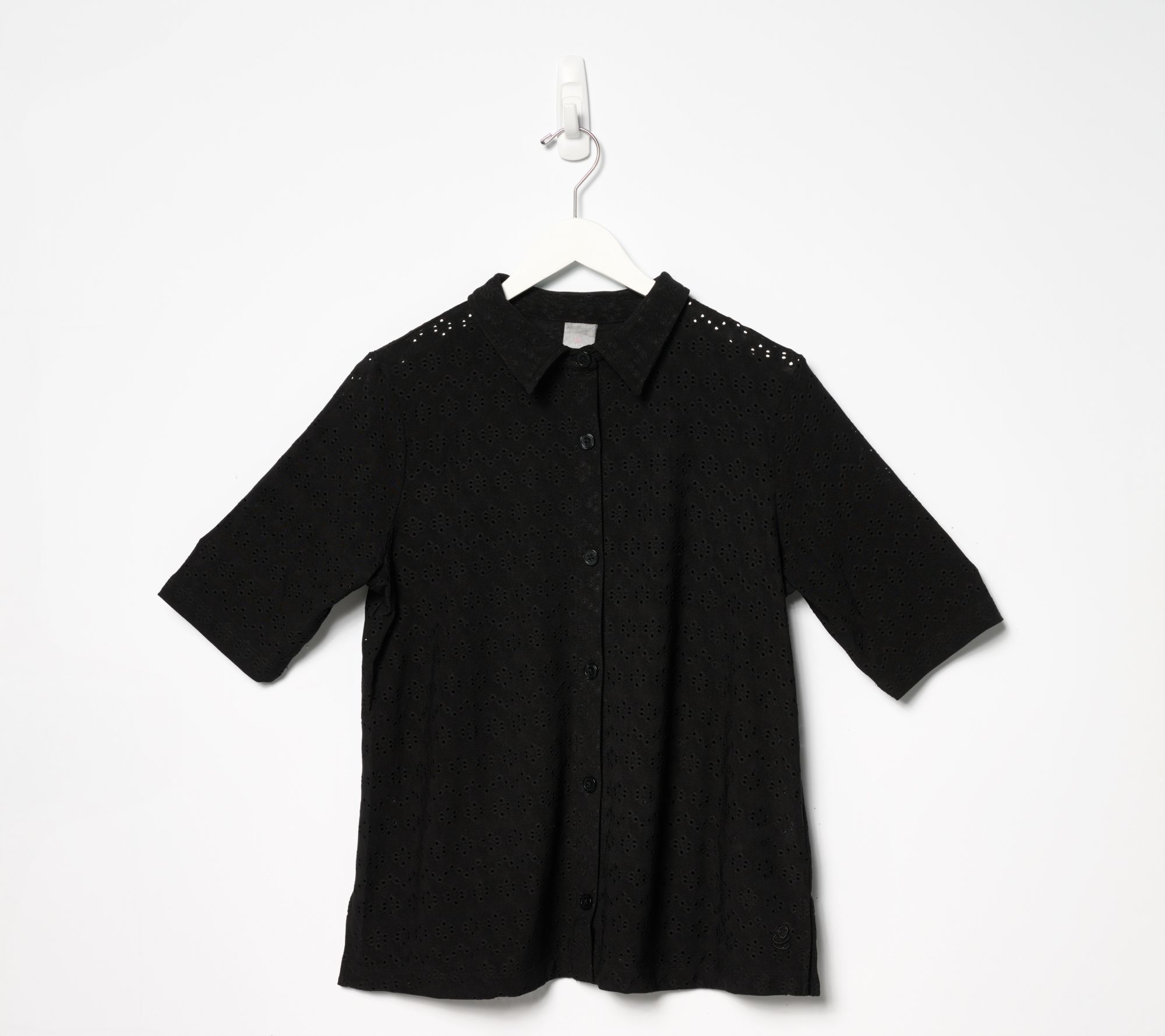 Cuddl Duds Eyelet Button Up Collared Top