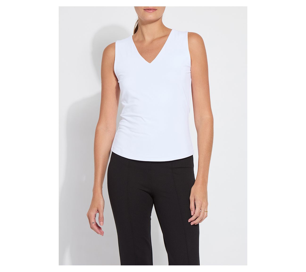 売れ筋商品|||ジョーンズニューヨーク カットソー トップス レディース Women's Crepe Sleeveless V-Neck Top NYC White Amazon.com: Jones New York Women's Sleeveless Easy Care