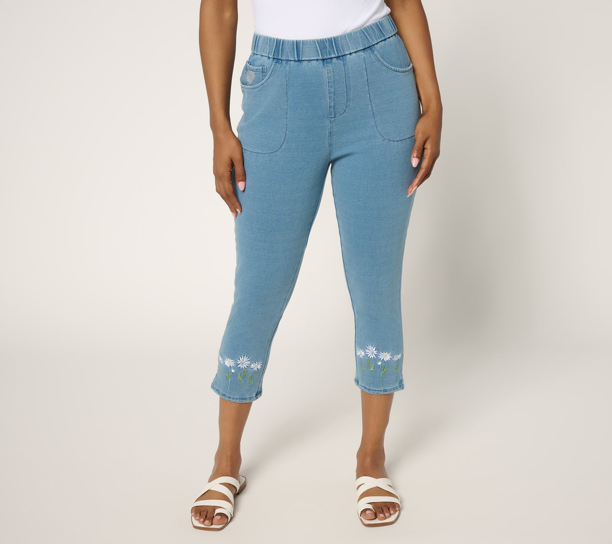 "As Is" Quacker Factory DreamJeannes Short Daisies Embr Capri Pant