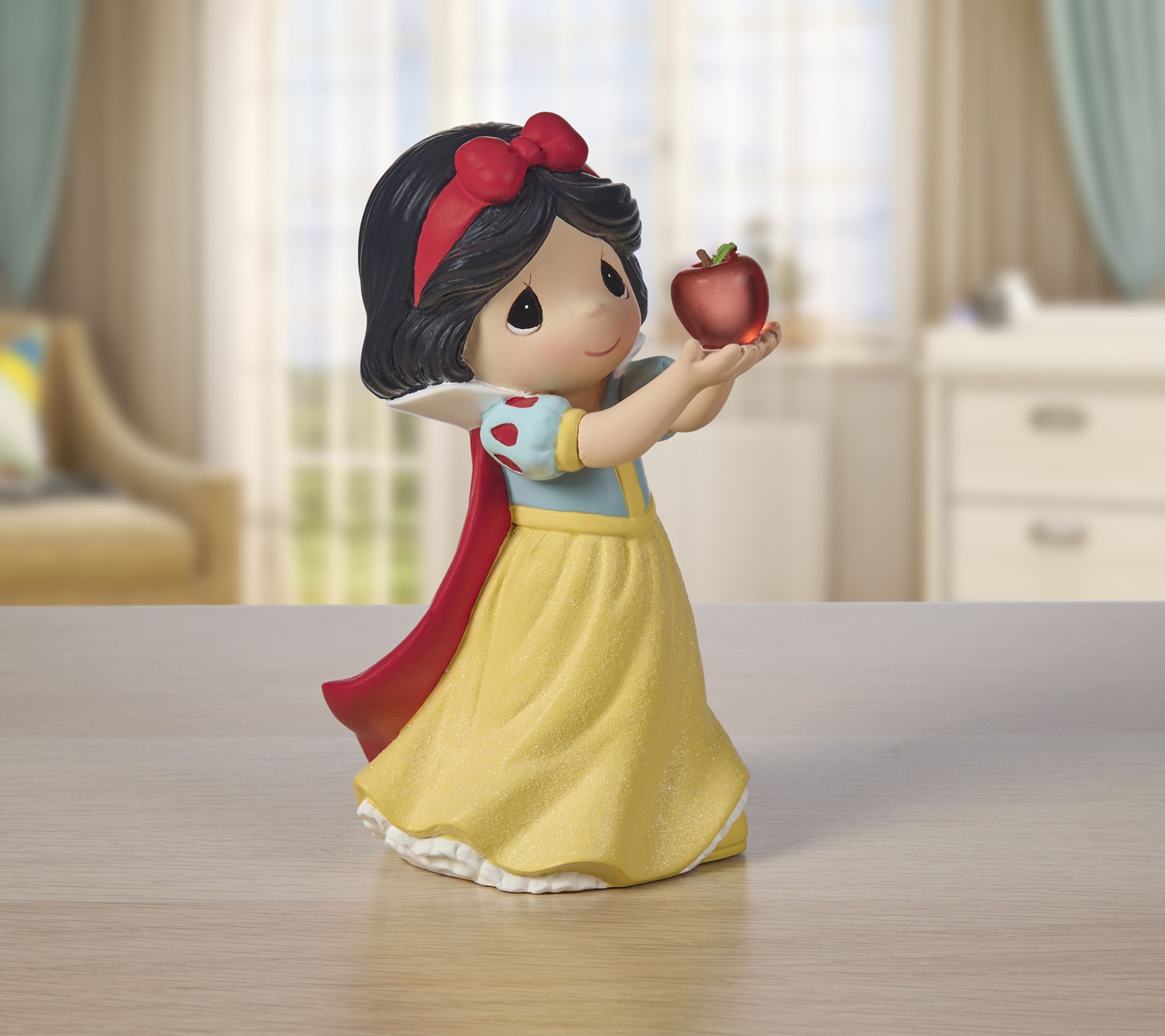 Precious Moments Disney Snow White With Apple Figurine