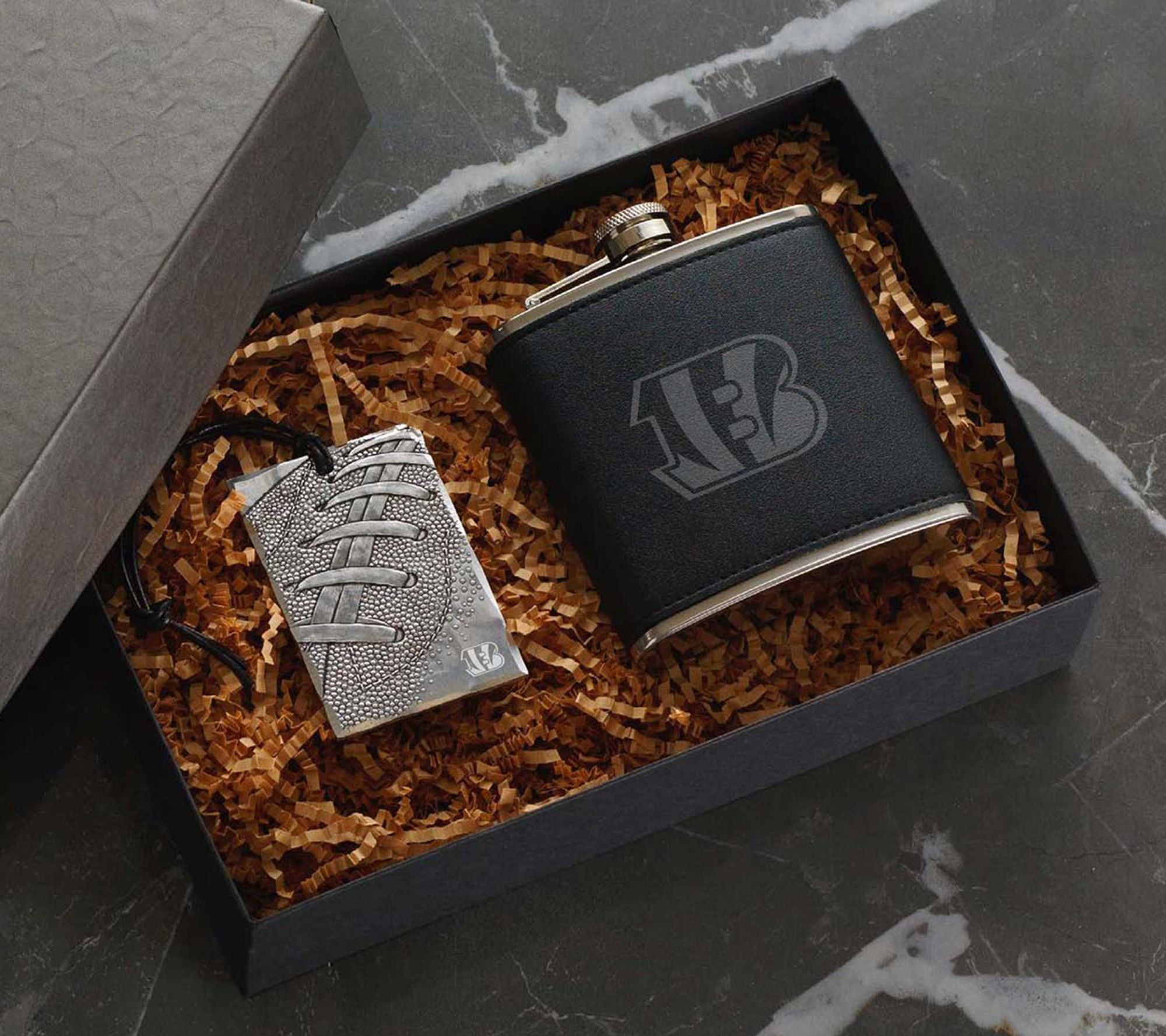 Wendell August NFL Traveler Flask & Bag Tag Gift Set