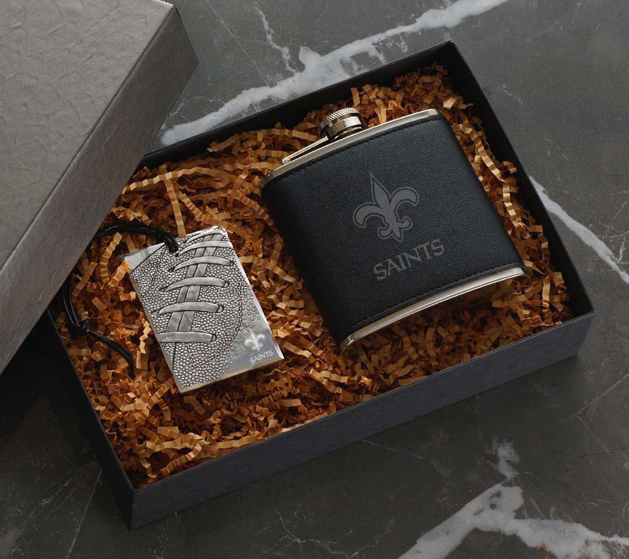 Wendell August NFL Traveler Flask & Bag Tag Gift Set
