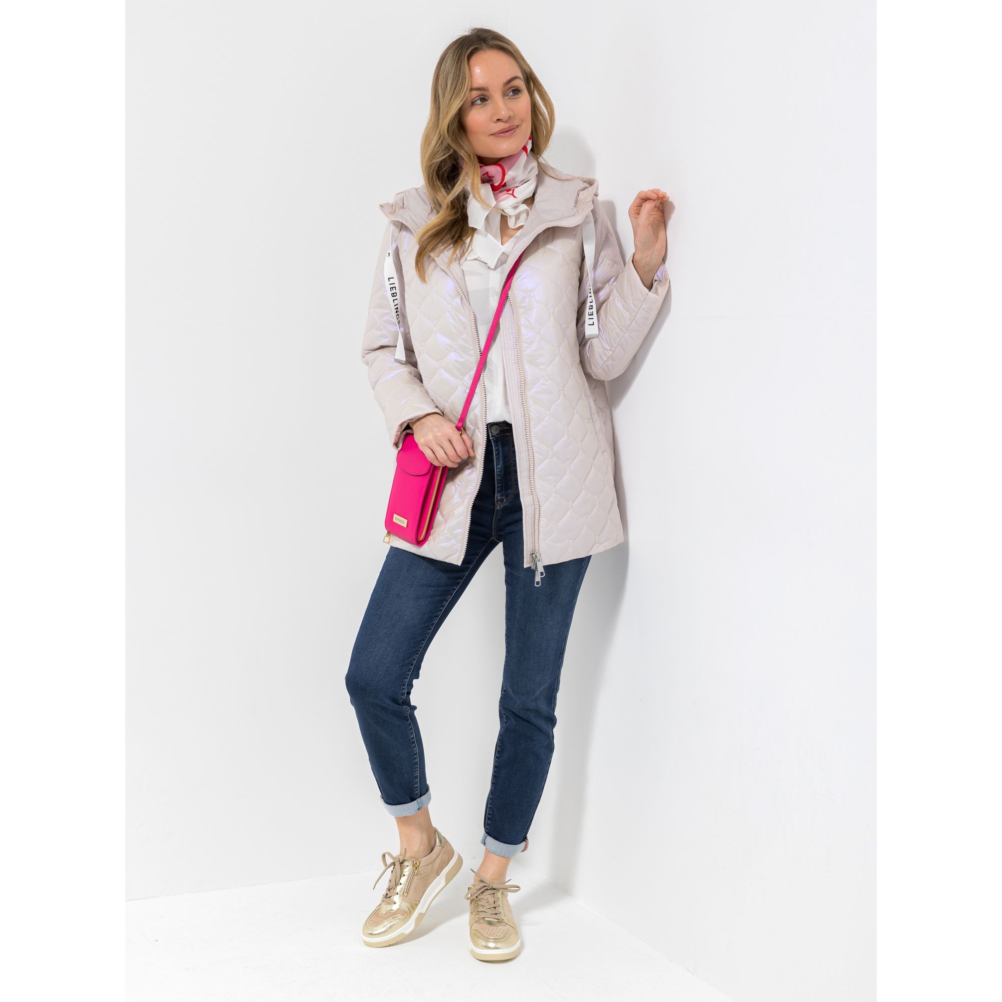 LIEBLINGSSTÜCK® Steppjacke, 1/1-Arm mit Kapuze Glanzeffekt Logopatch am Rücken