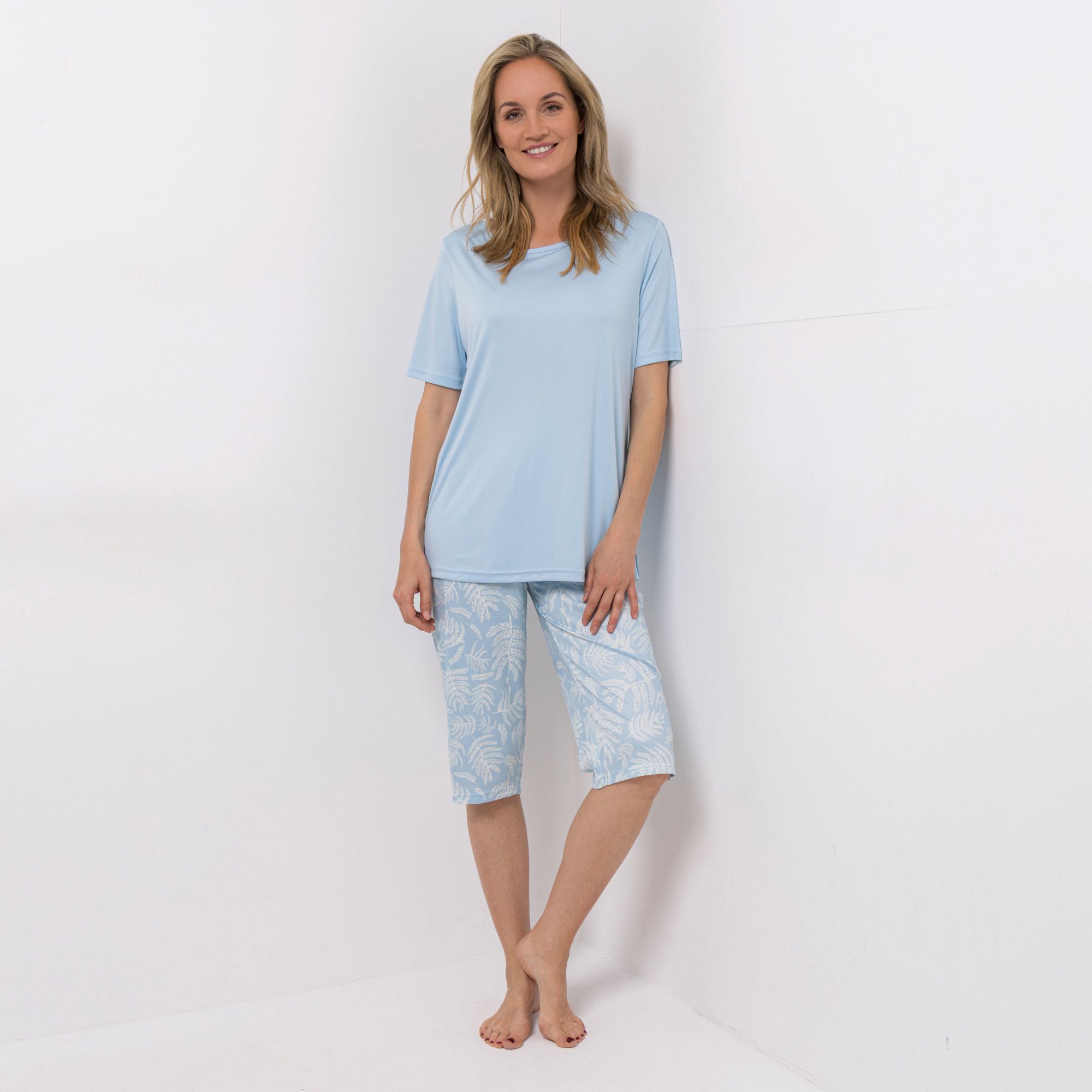 LITTLE ROSE Pyjama-Set Shirt, 1/2-Arm Capri-Hose mit Seitenschlitzen