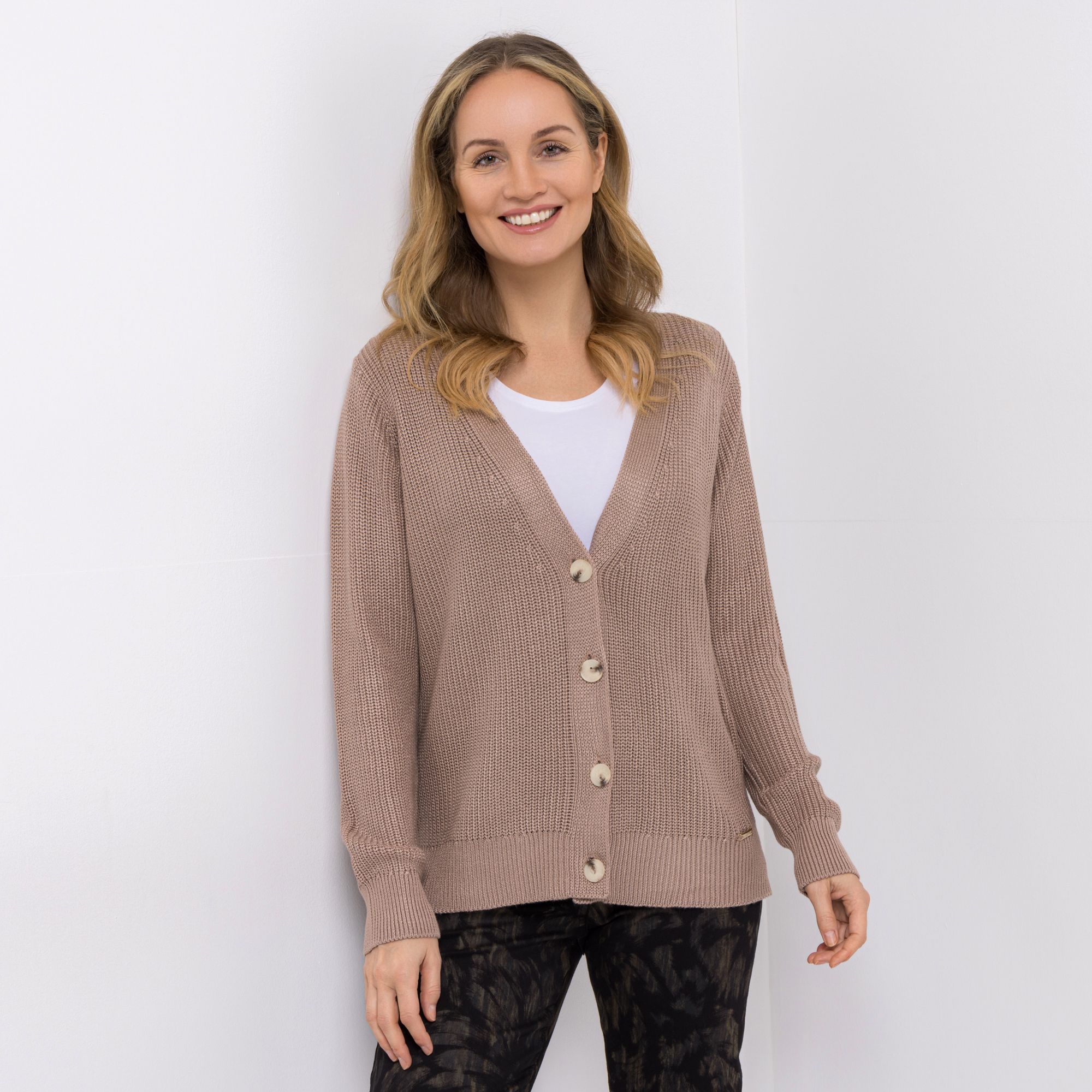 AMINATI® Strickjacke, 1/1-Arm V-Ausschnitt Knopfleiste hüftumspielend