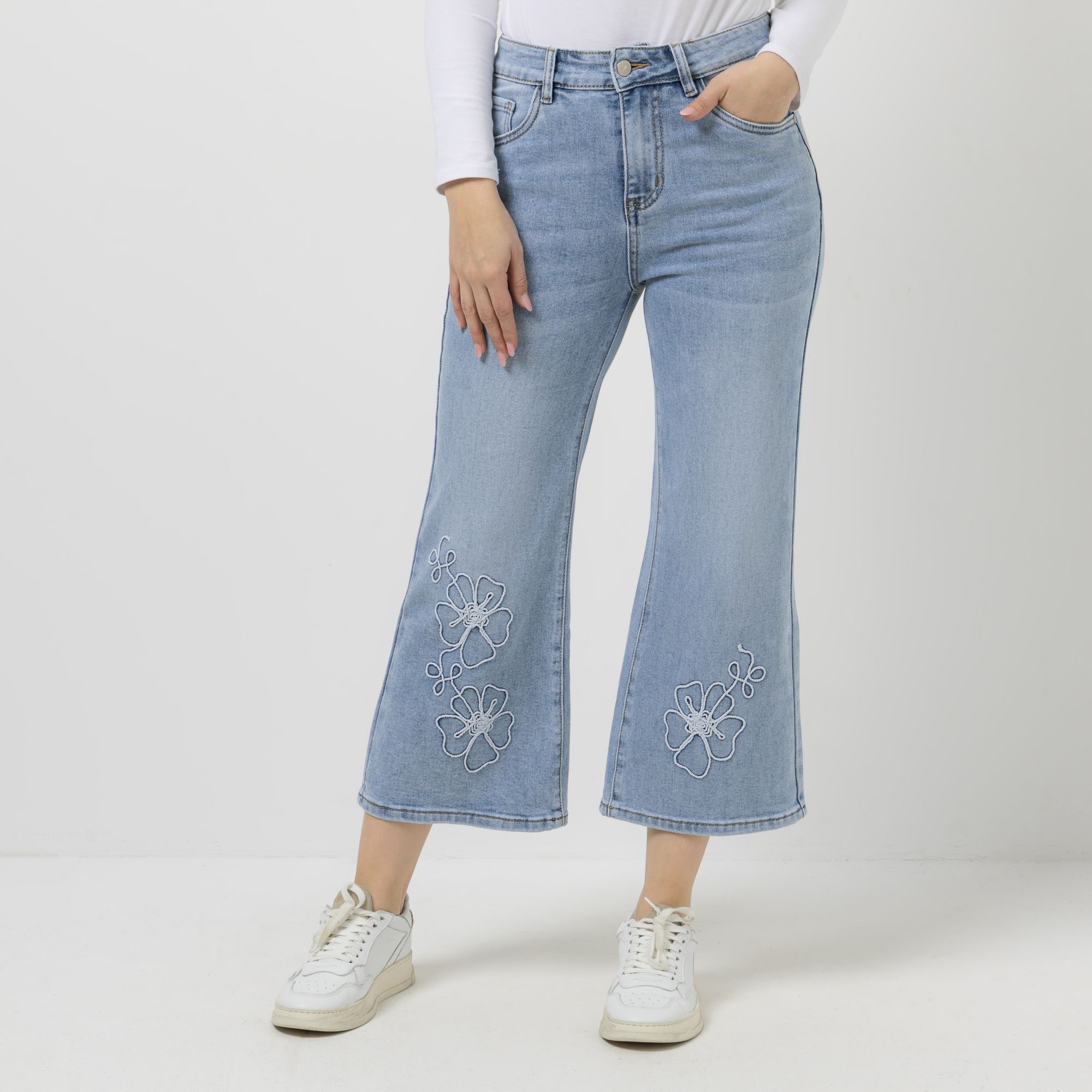 VIA MILANO Jeans, 7/8-Länge Bootcut-Passform Blumenstickerei am unteren Hosenbein