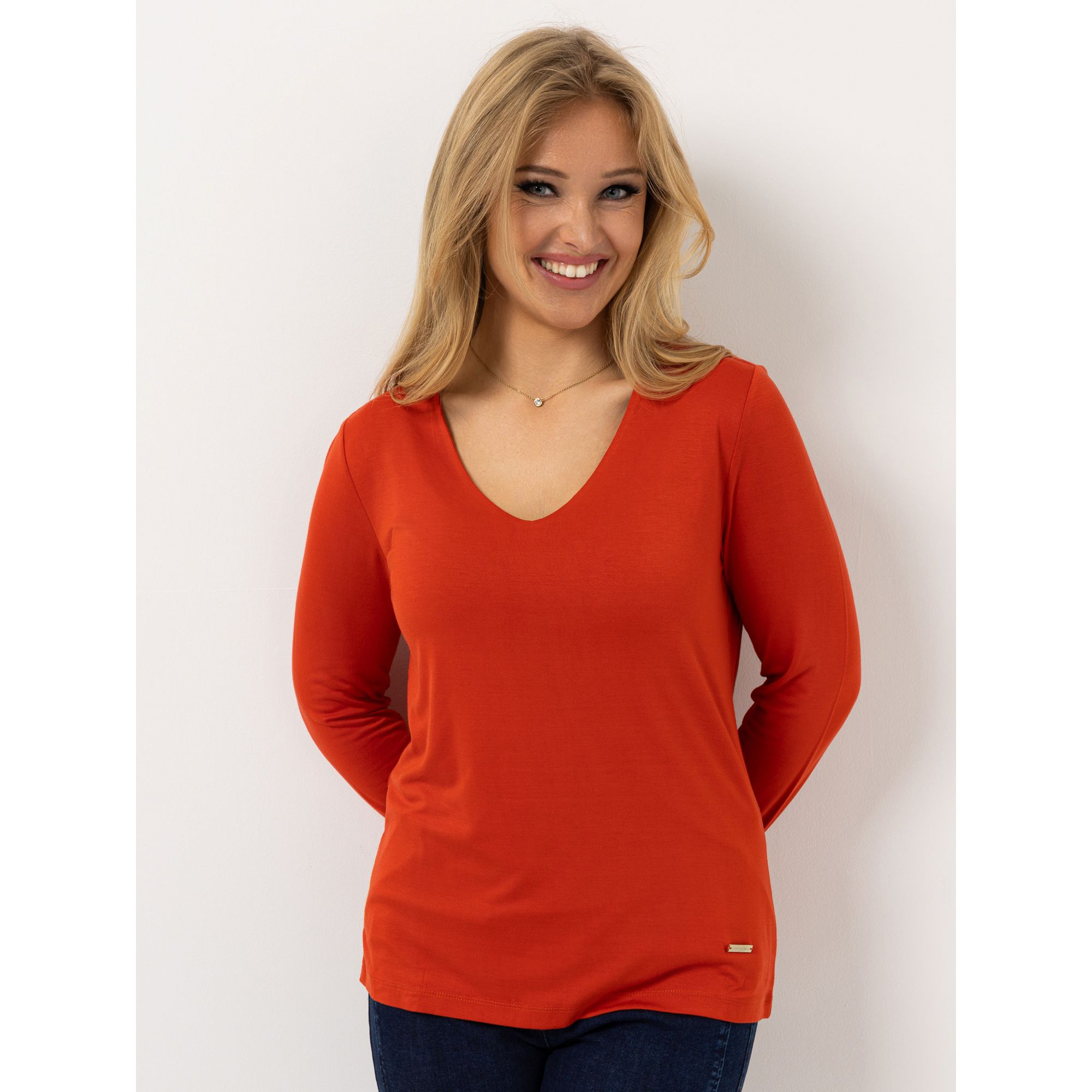 AMINATI® Shirt, 1/1-Arm V-Ausschnitt Logo-Applikation figurumspielend