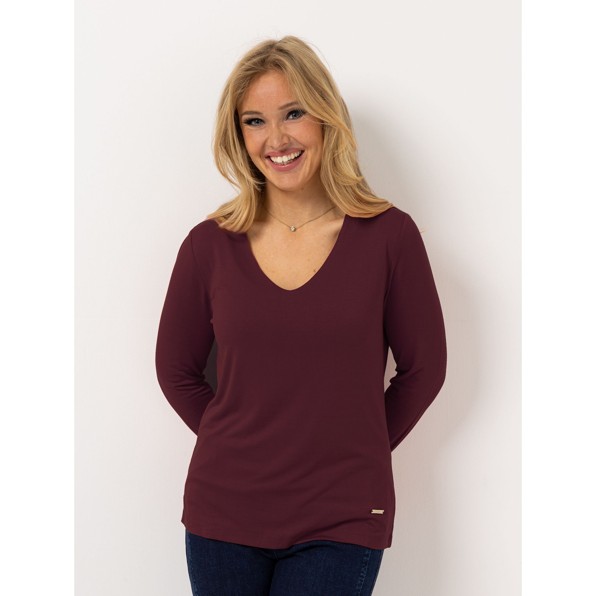 AMINATI® Shirt, 1/1-Arm V-Ausschnitt Logo-Applikation figurumspielend