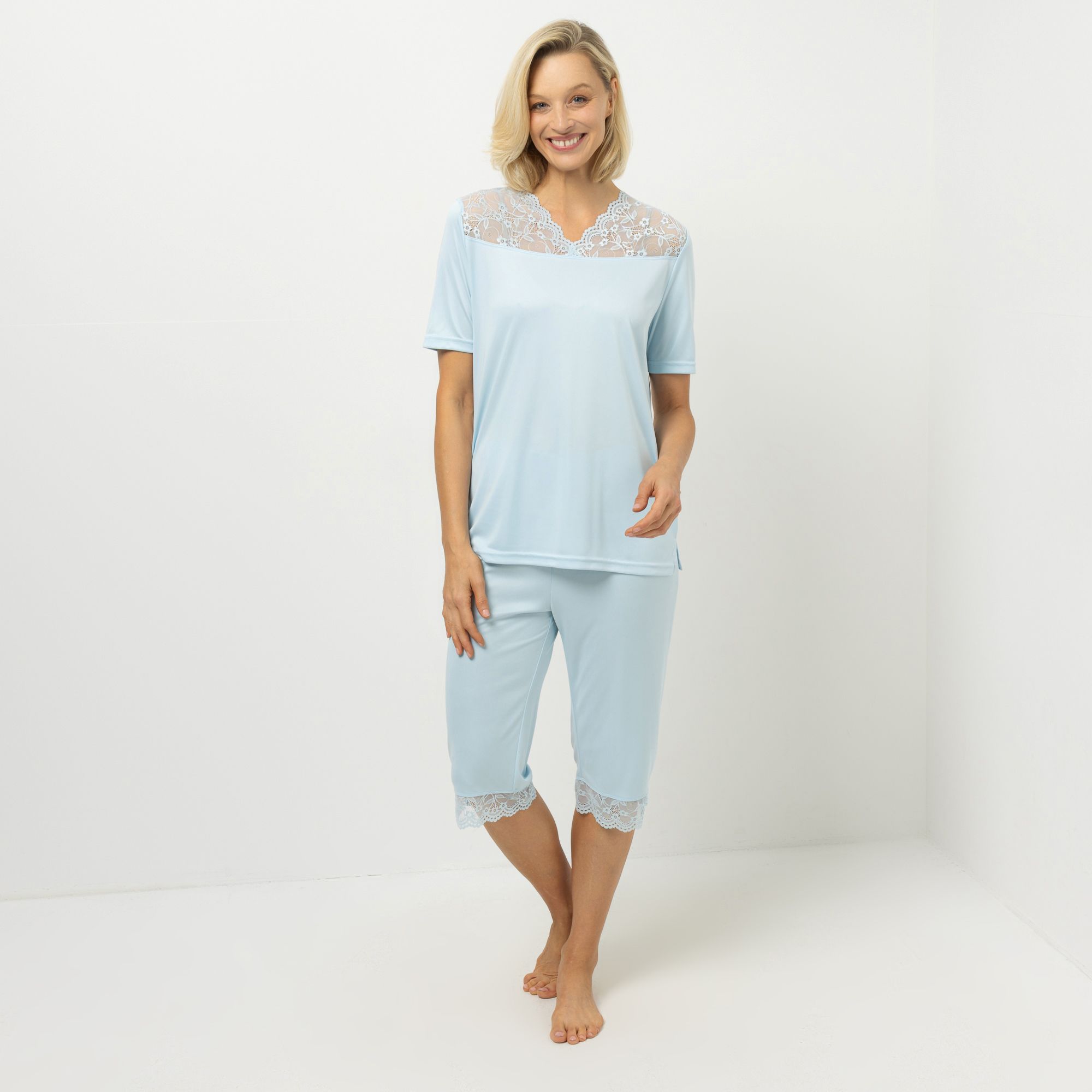LITTLE ROSE Pyjama-Set Shirt, 1/2-Arm Capri-Hose mit Spitzendetails