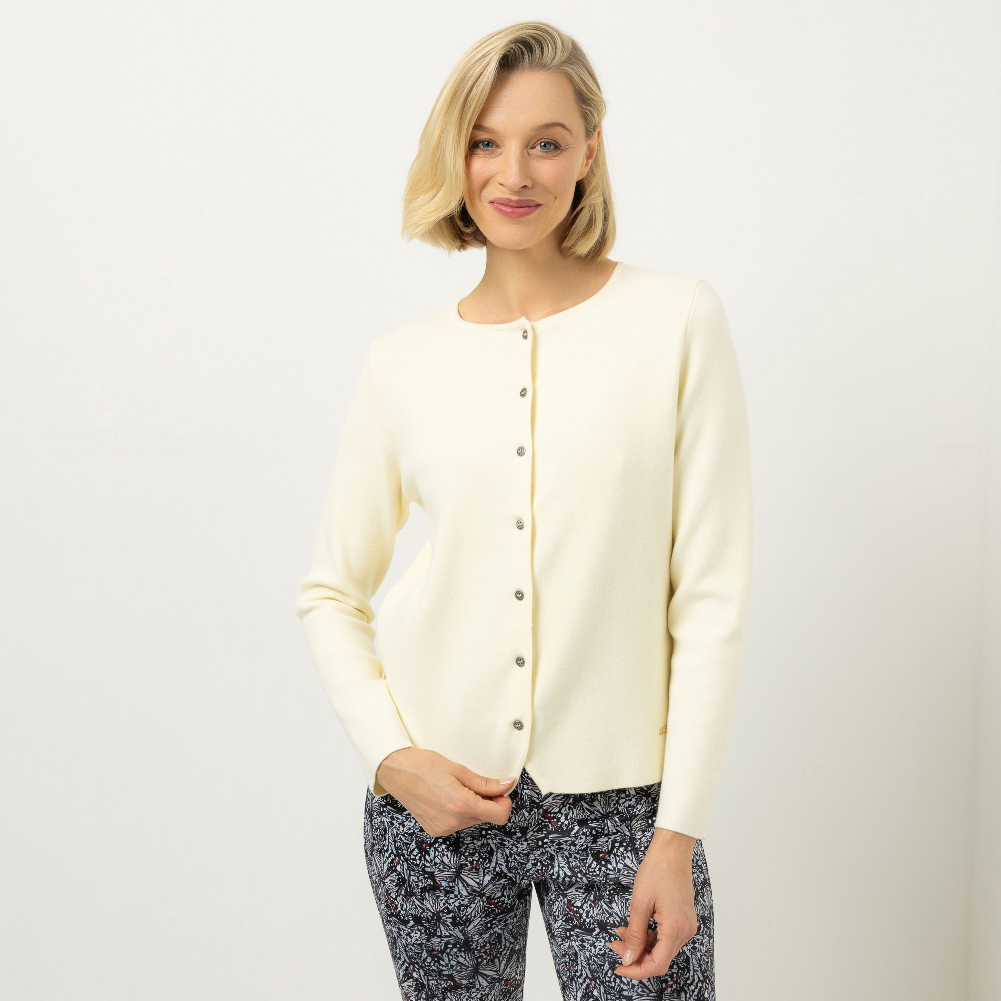 AMINATI® Cardigan Rundhalsausschnitt Knopfleiste figurbetont