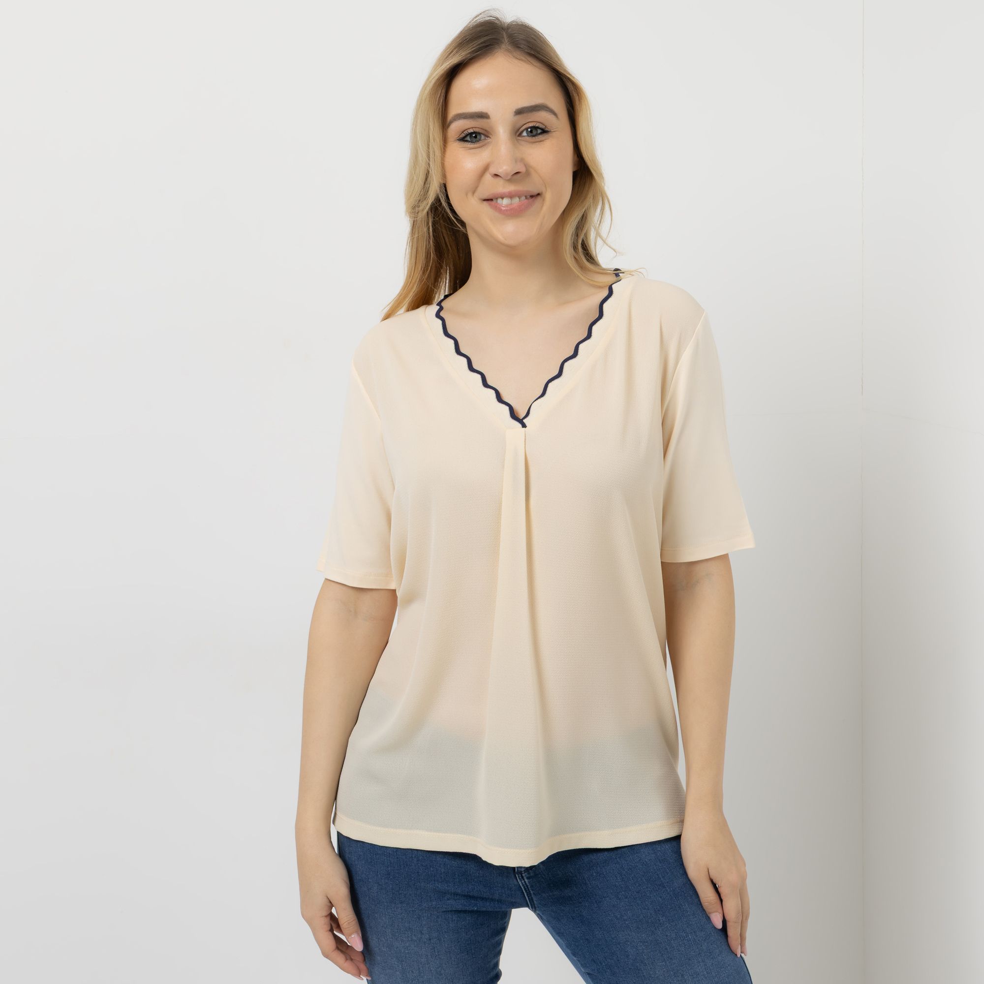 VIA MILANO Shirt, 1/2-Arm V-Ausschnitt mit Kontrast-Details figurumspielend