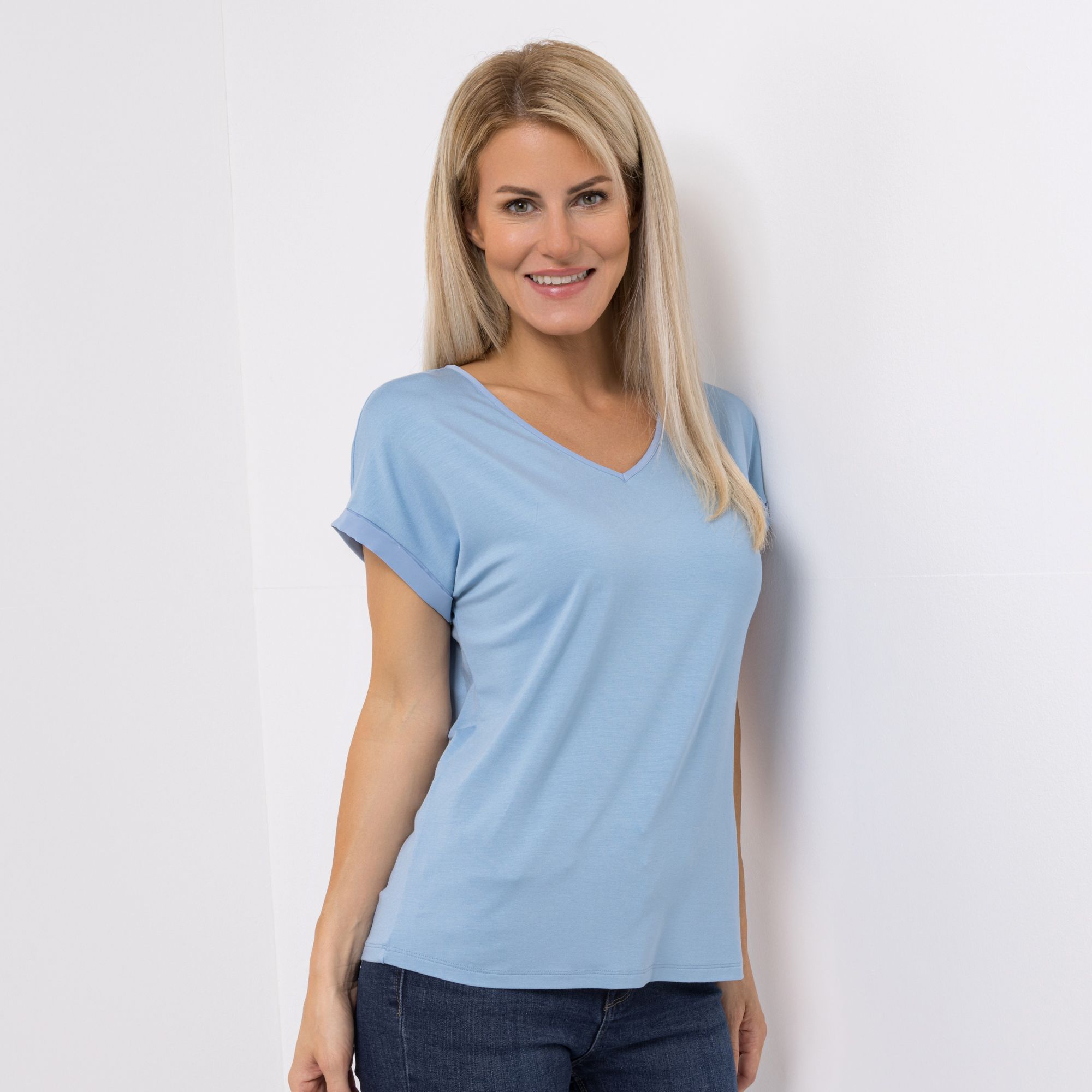 VIA MILANO Shirt, 1/2-Arm V-Ausschnitt Satin-Details figurumspielend