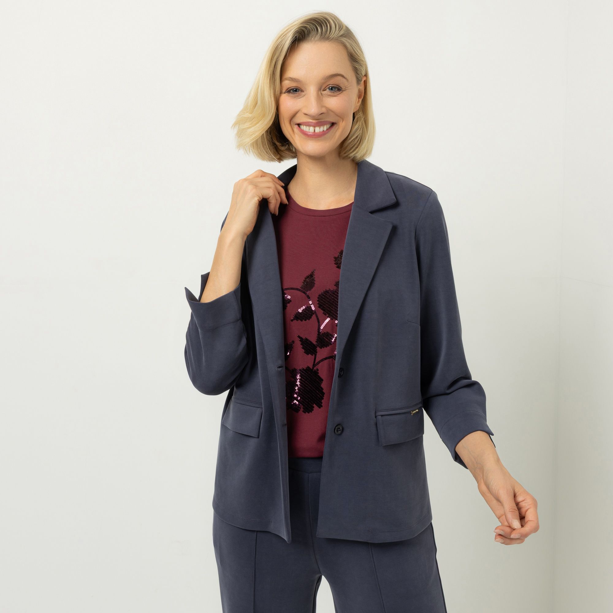 AMINATI® Blazerjacke, 3/4 Arm 2-Knopf-Verschluss Pattentaschen Logo-Details