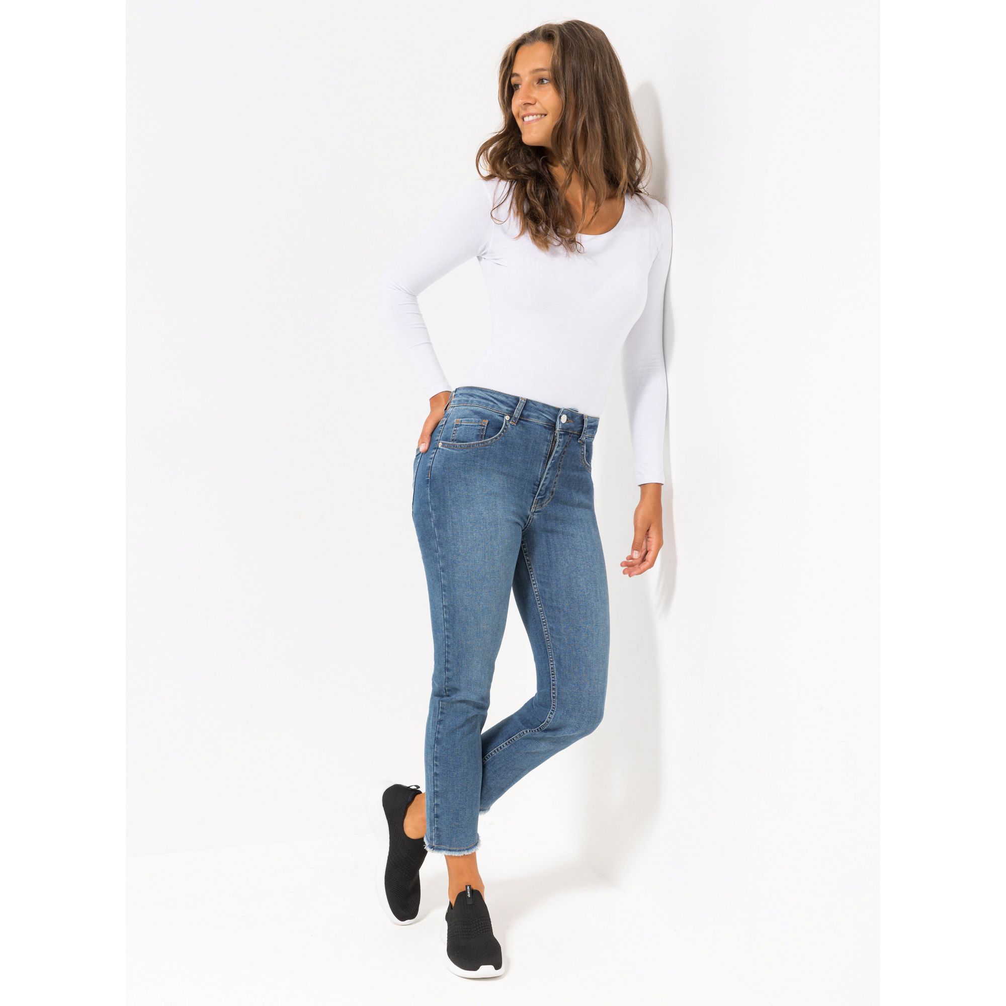 LOVELY SISTERS® Jeans Eingrifftaschen Leder Badge gerades Bein