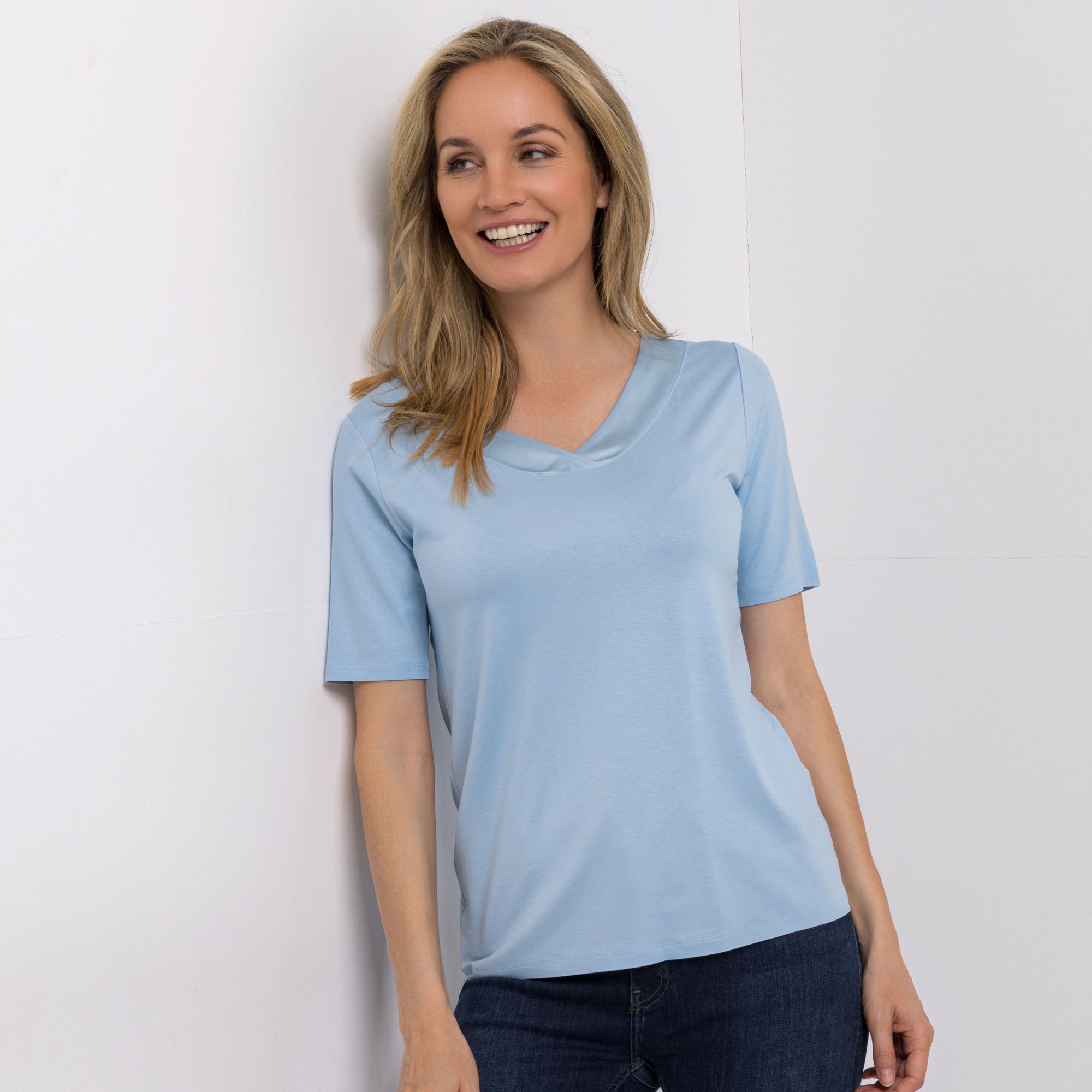 VIA MILANO Shirt, 1/2-Arm V-Ausschnitt in Satin-Optik figurumspielend