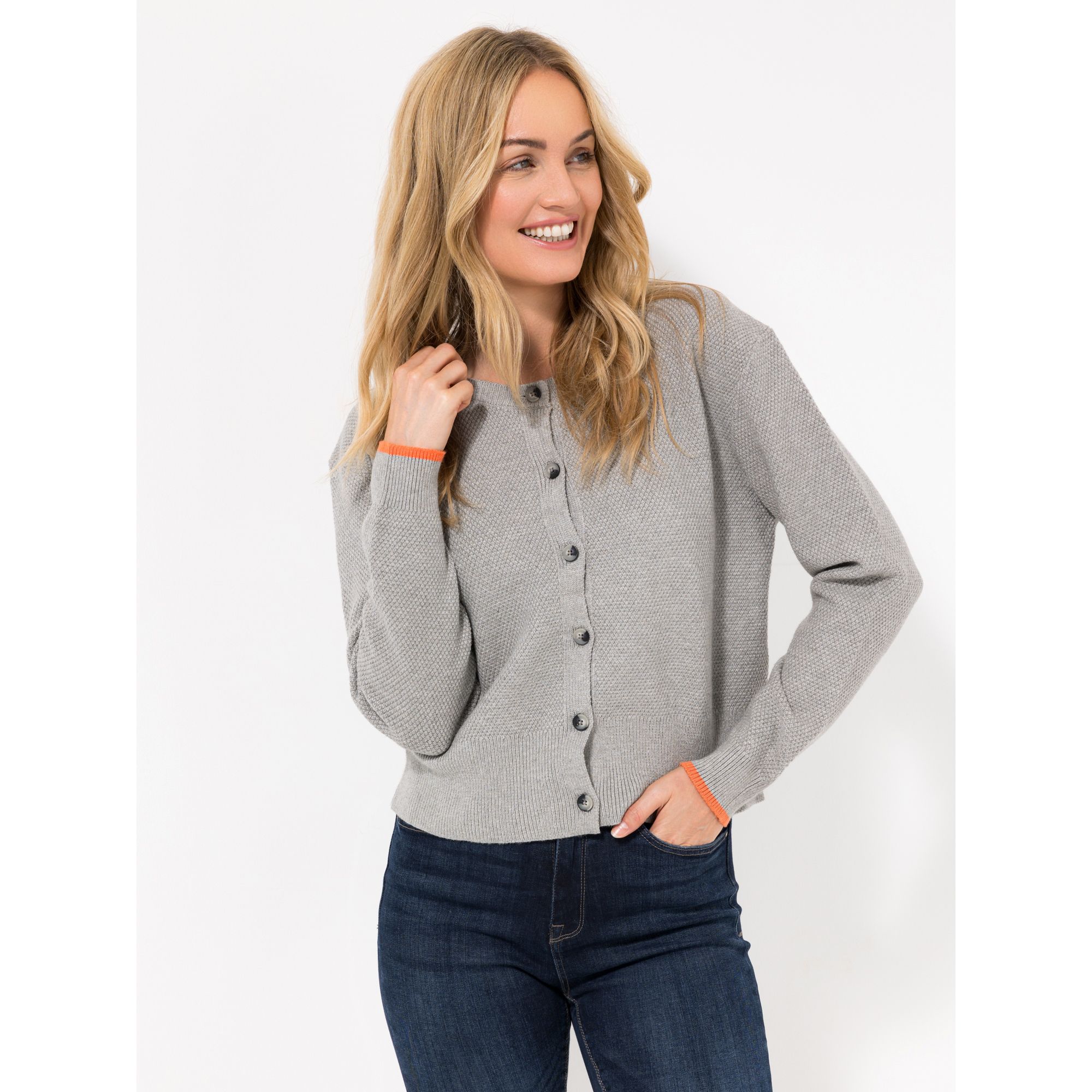 LOVELY SISTERS® Strickjacke, 1/1-Arm Rundhalsausschnitt Knopfleiste Logo Schmuckplättchen