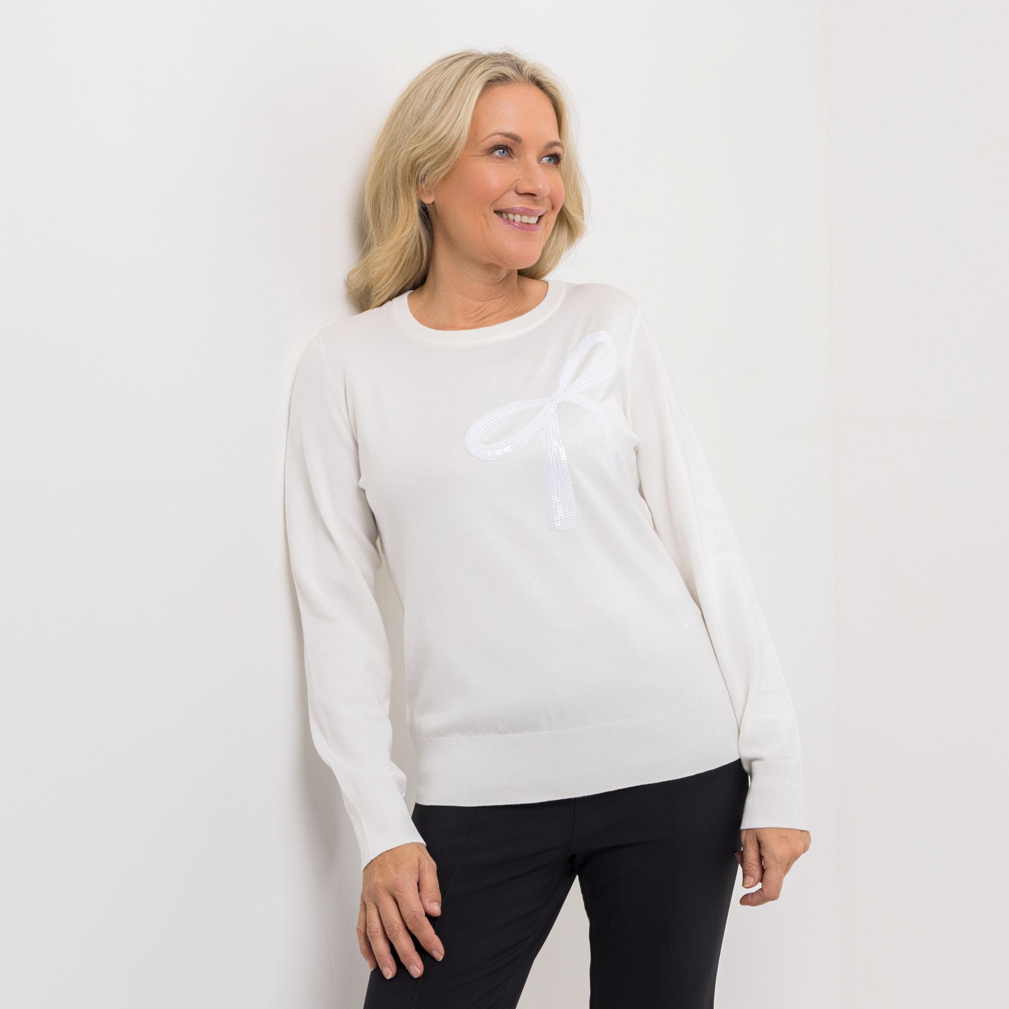 VIA MILANO Pullover Rundhalsausschnitt Pailietten-Details figurumspielend