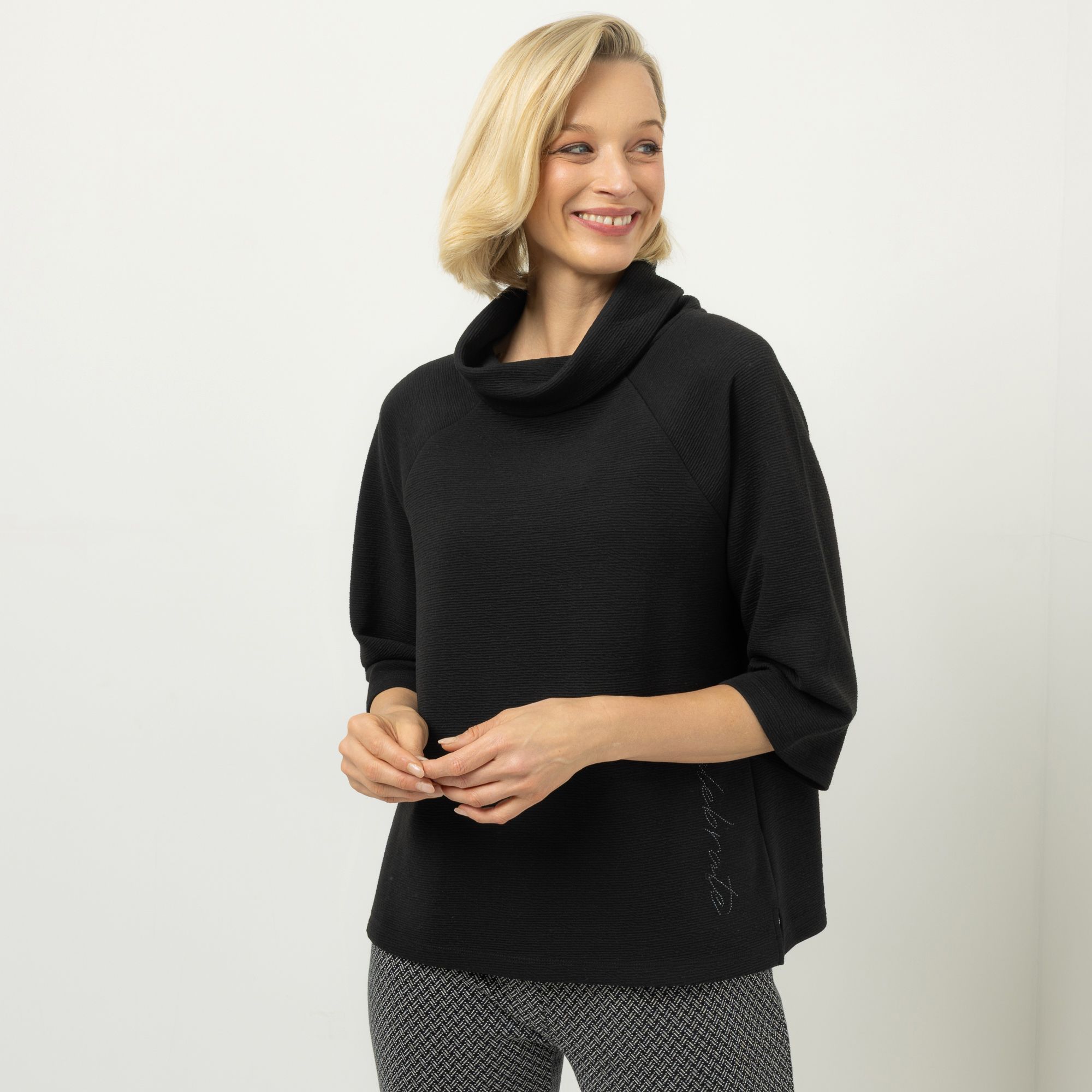 AMINATI® Sweatshirt, 3/4-Arm Rollkragen Logo-Details Seitenschlitze