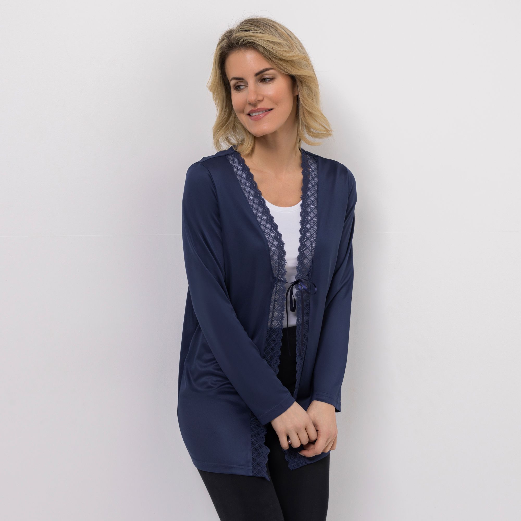 JERYMOOD HOMEWEAR Longcardigan, 1/1 Arm Mikrofaser Spitzendetails leger weit