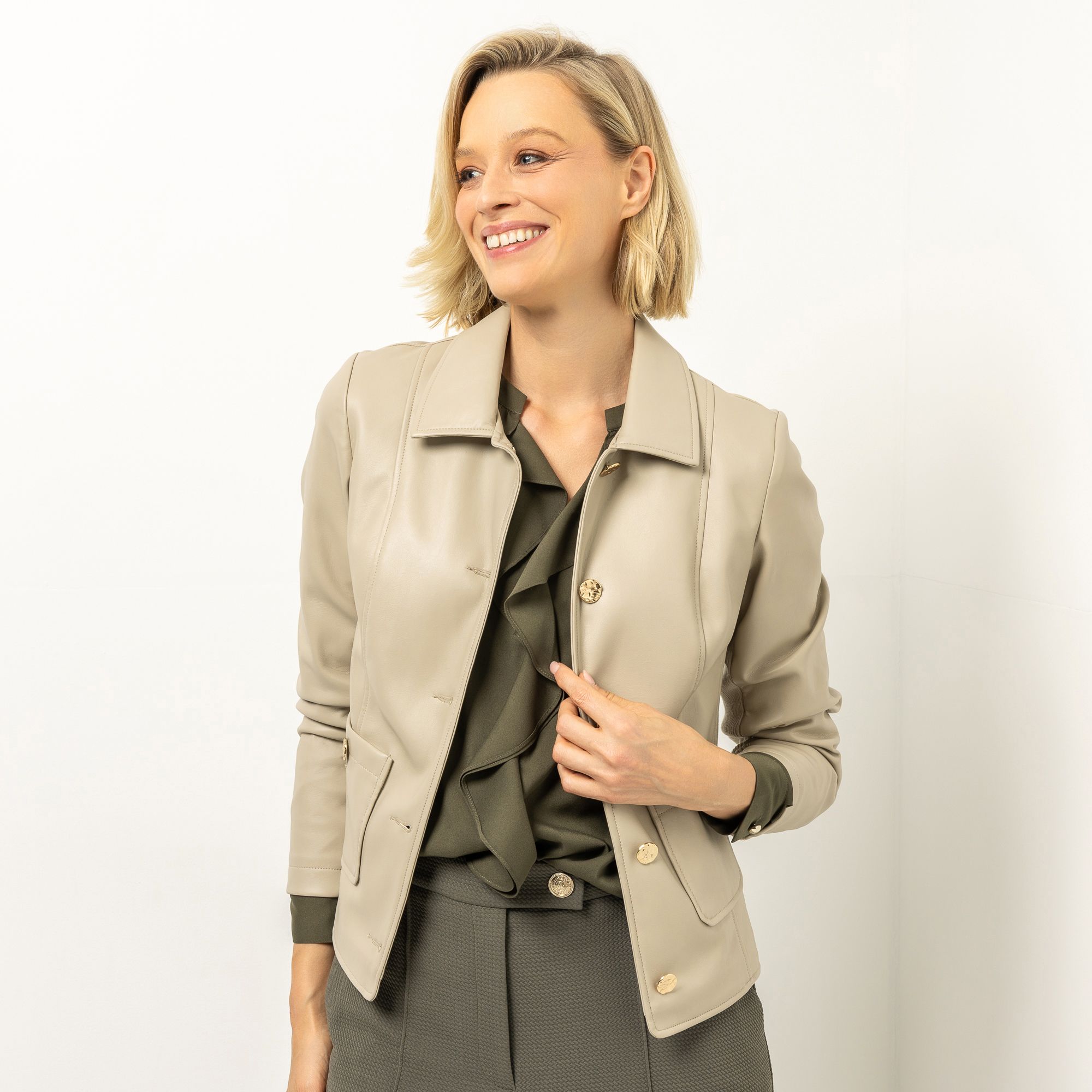 VIA MILANO Jacke, Blazer-Form Nappaleder-Optik Stretch-Einsatz figurbetont