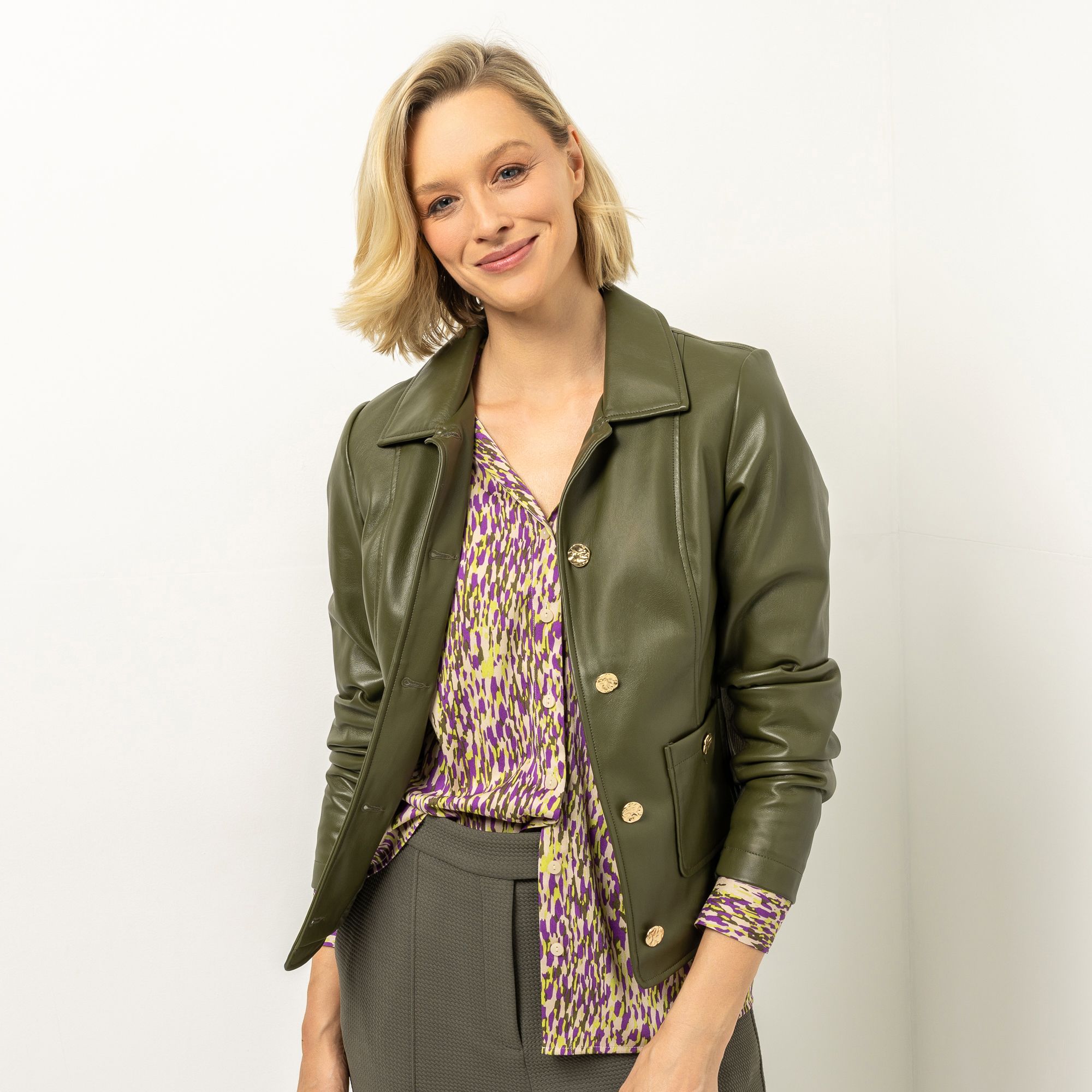 VIA MILANO Jacke, Blazer-Form Nappaleder-Optik Stretch-Einsatz figurbetont