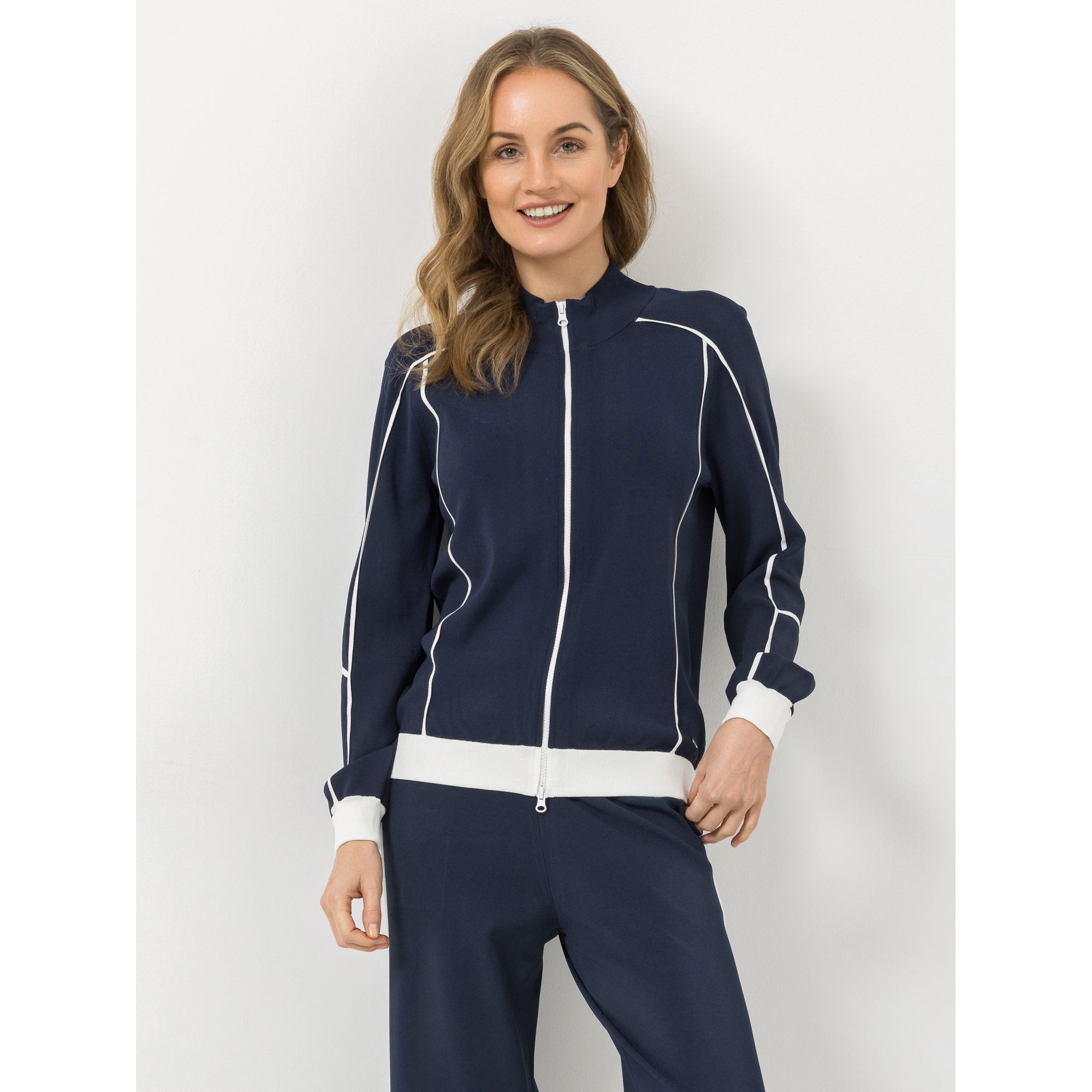 STRANDFEIN Strickjacke Stehkragen Kontrastdetails figurumspielend