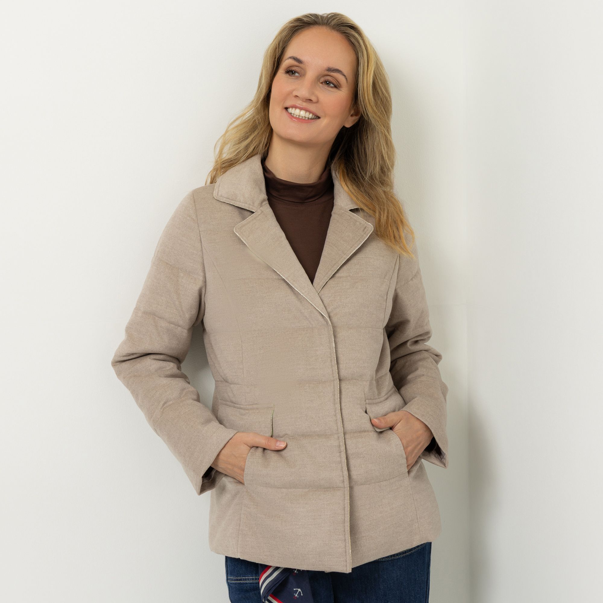 STRANDFEIN Steppjacke mit Reverskragen dekorative Paspel figurumspielend