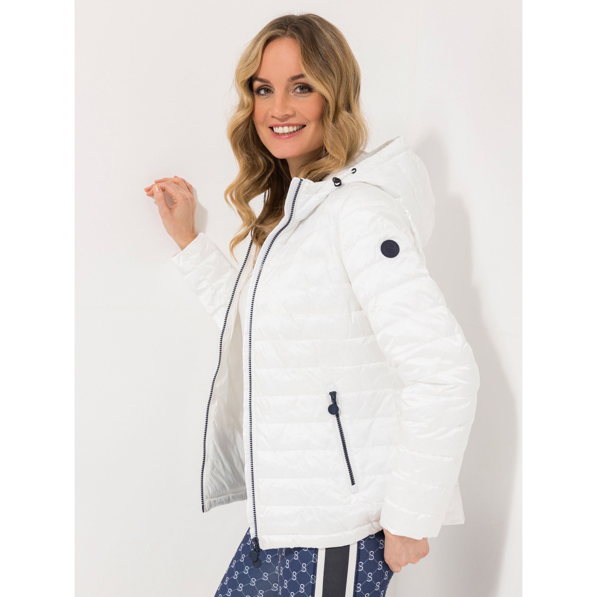 STRANDFEIN Leichtsteppjacke Stehkragen mit Kapuze wasserabweisend figurumspielend