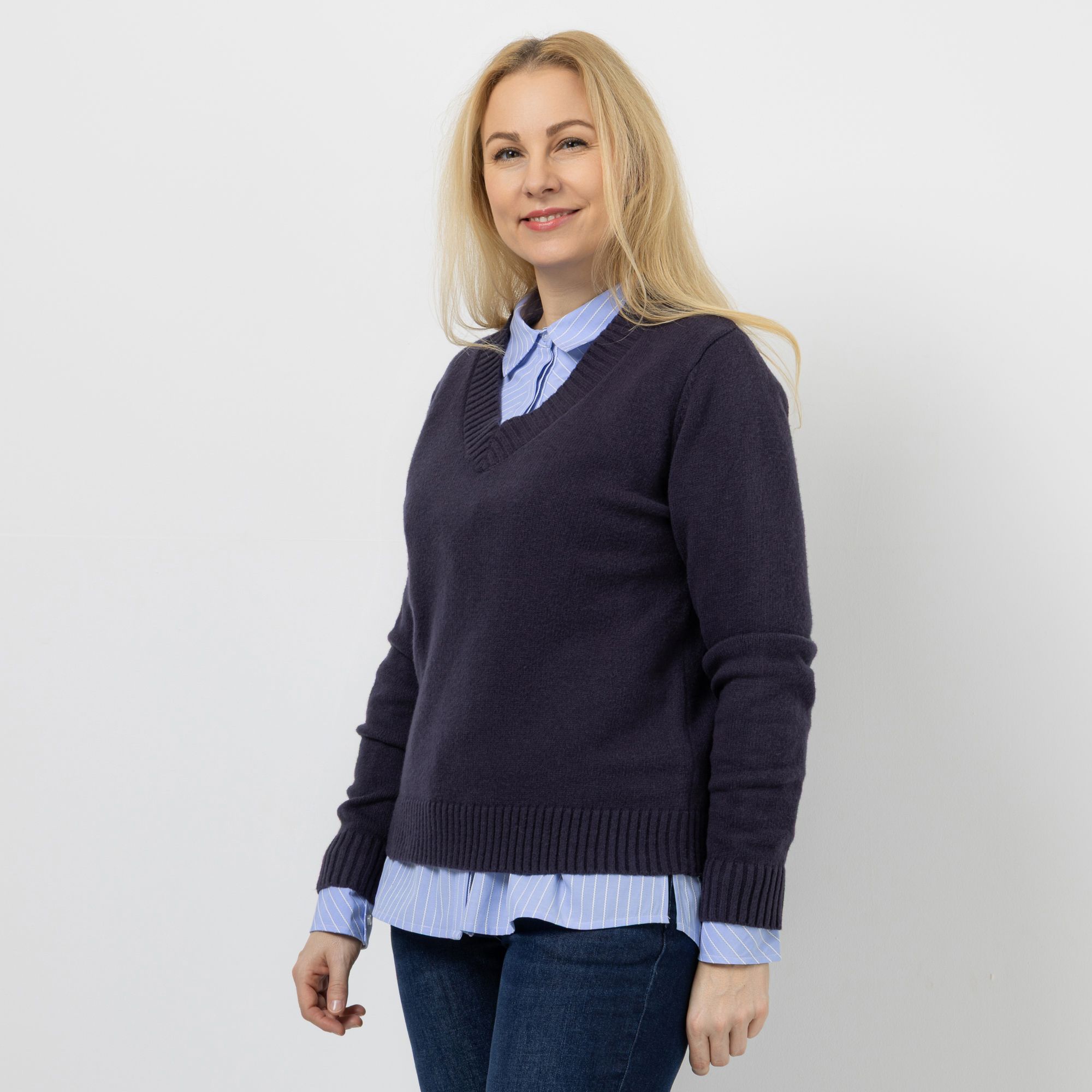 DAWID by Dawid Tomaszewski Pullover, Rippdetails mit V-Ausschnitt figurumspielend