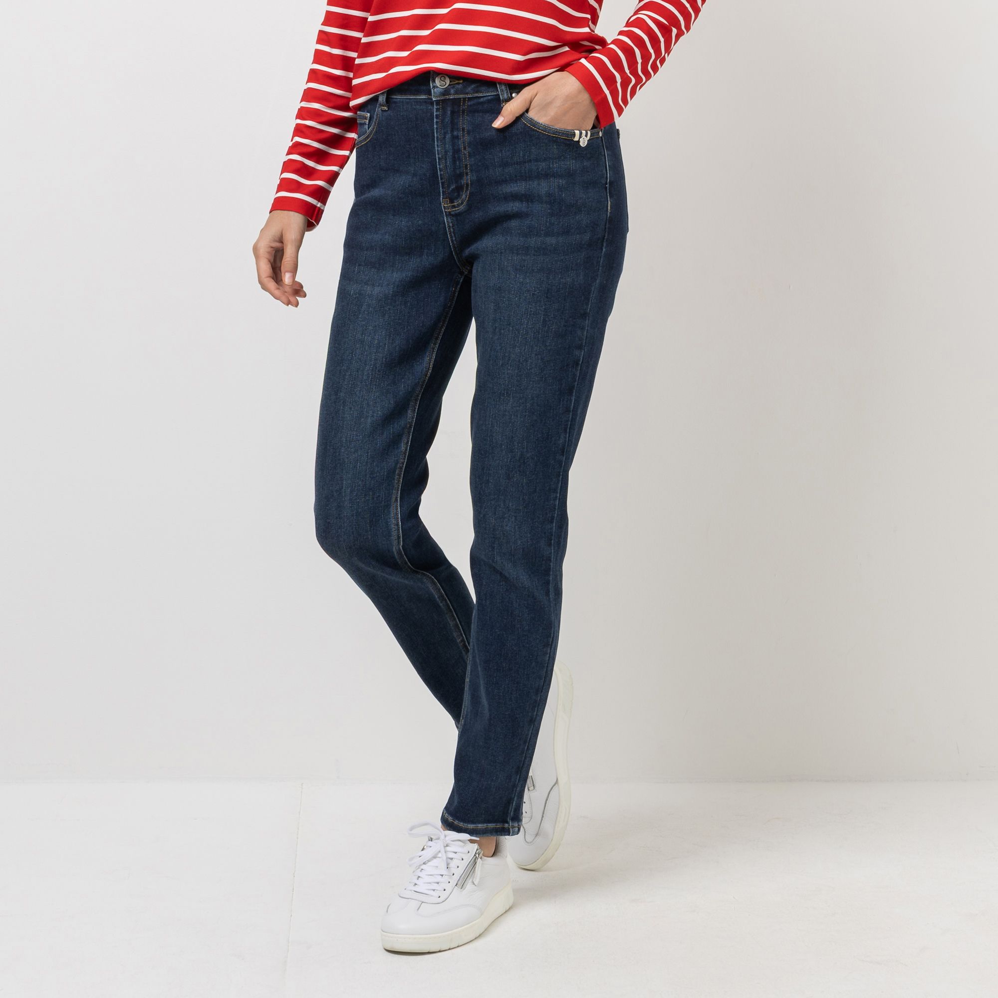 STRANDFEIN Jeanshose 5-Pocket-Style Logo-Stickerei schmale Form