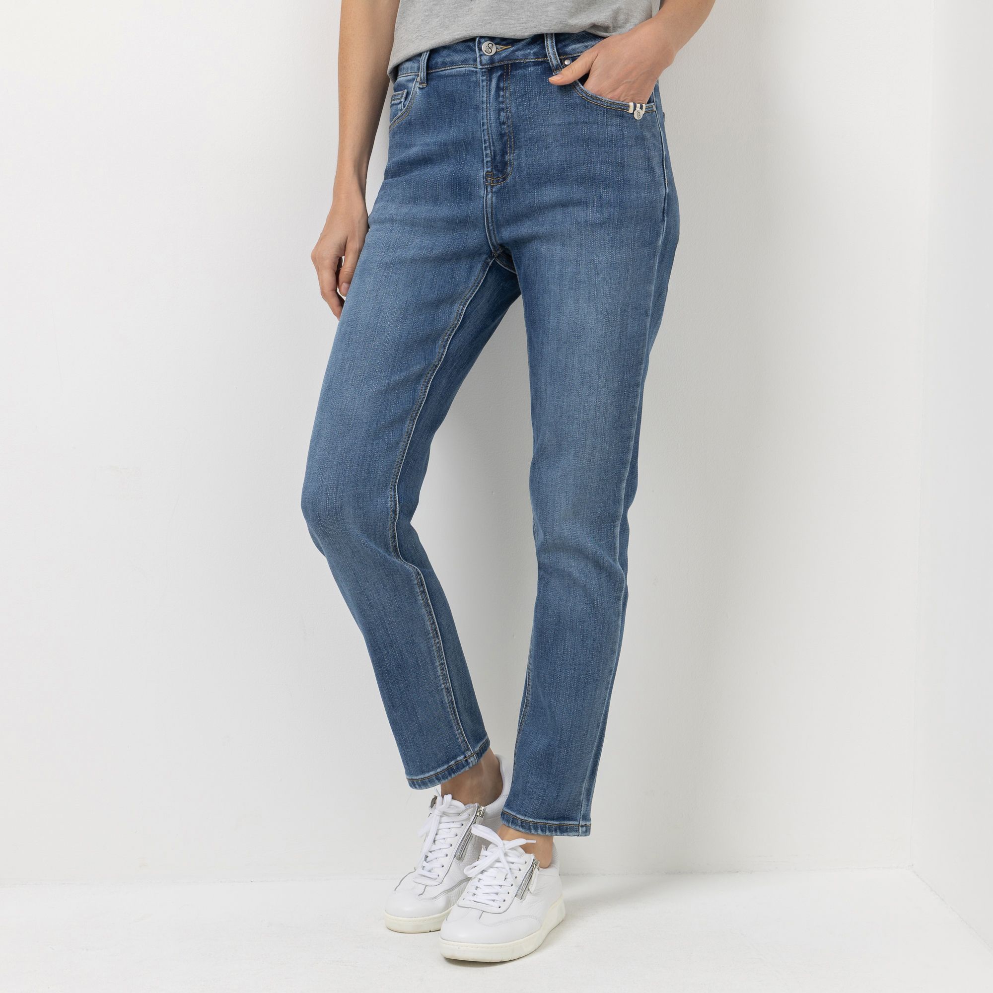 STRANDFEIN Jeanshose 5-Pocket-Style Logo-Stickerei schmale Form