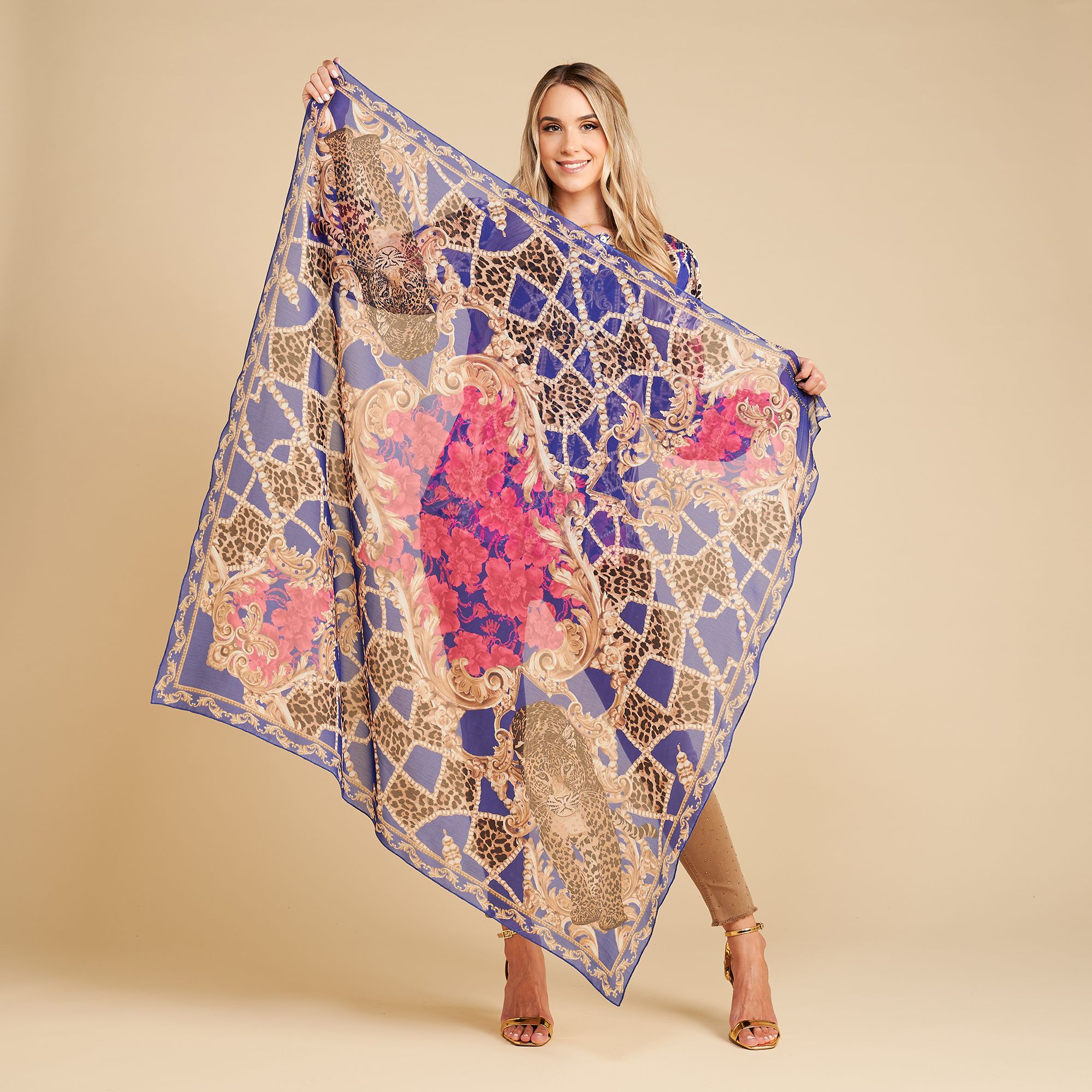 SCHIFFHAUER MUNICH® Tuch, quadratisch Strasssteinbesatz Allover Druck 110cm x 110cm