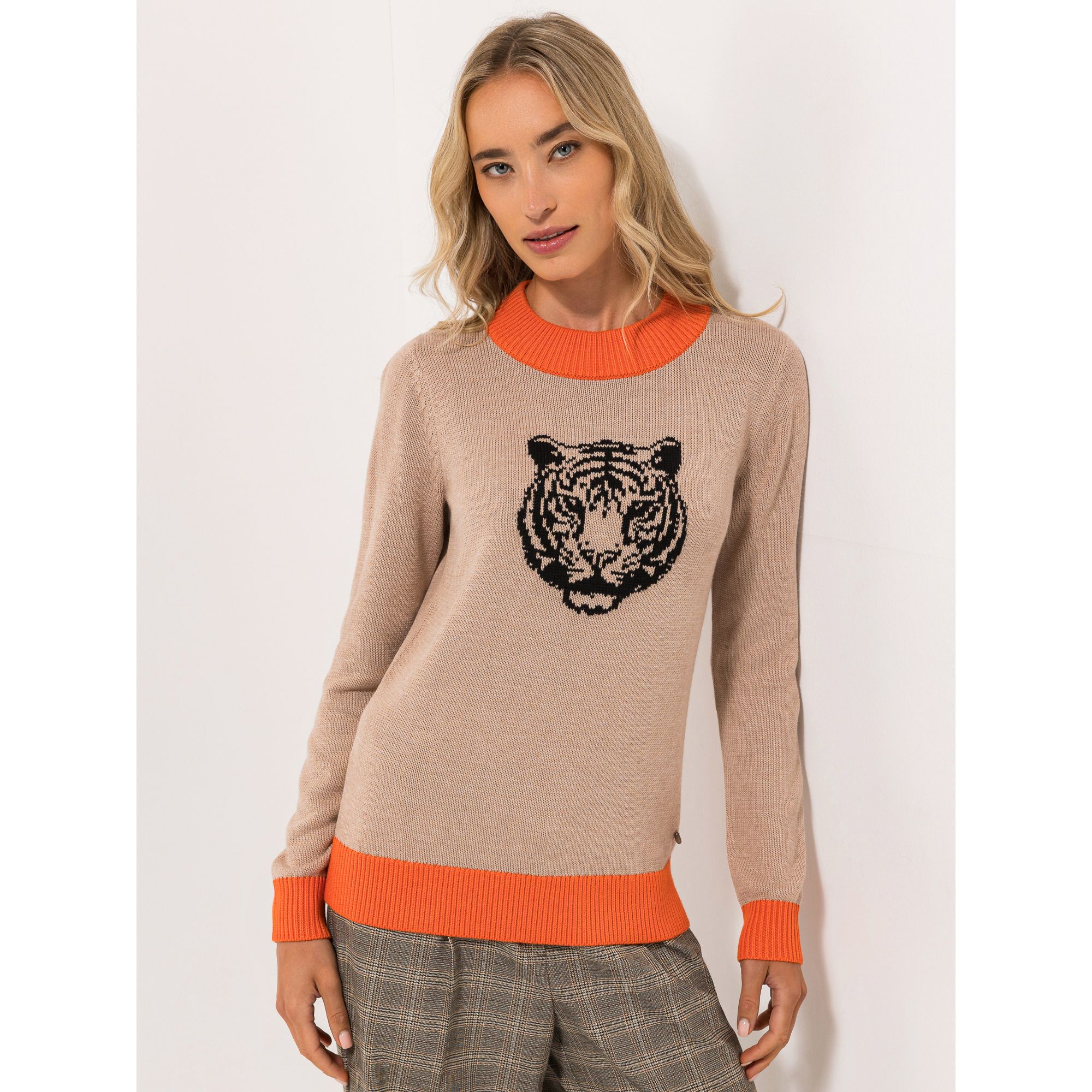 STRANDFEIN Pullover Rundhalsausschnitt Tiger-Intarsie figurumspielend