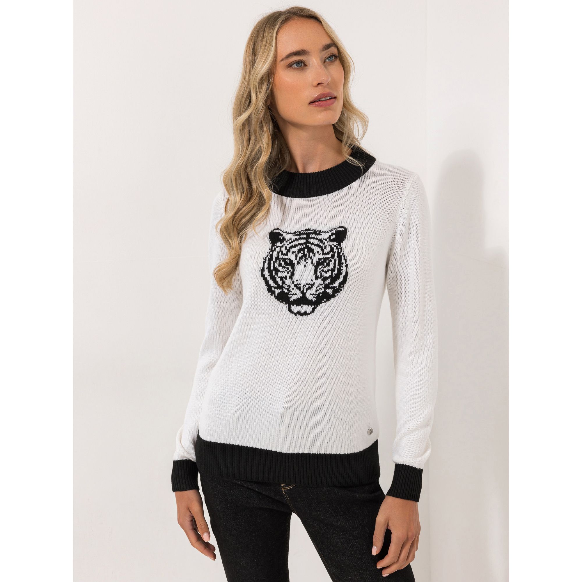 STRANDFEIN Pullover Rundhalsausschnitt Tiger-Intarsie figurumspielend