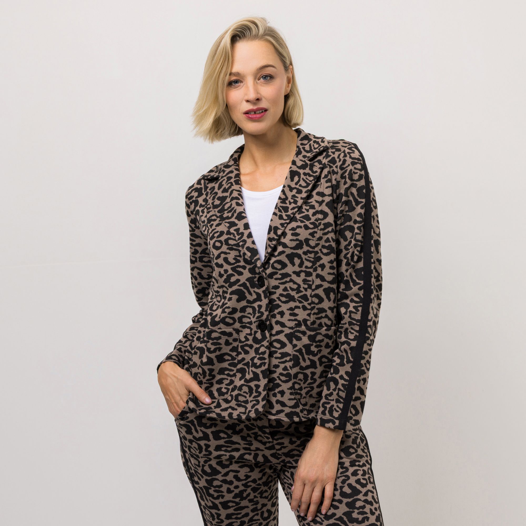 EVA LUTZ Jerseyblazer Knopfleiste Jacquard-Muster figurumspielend