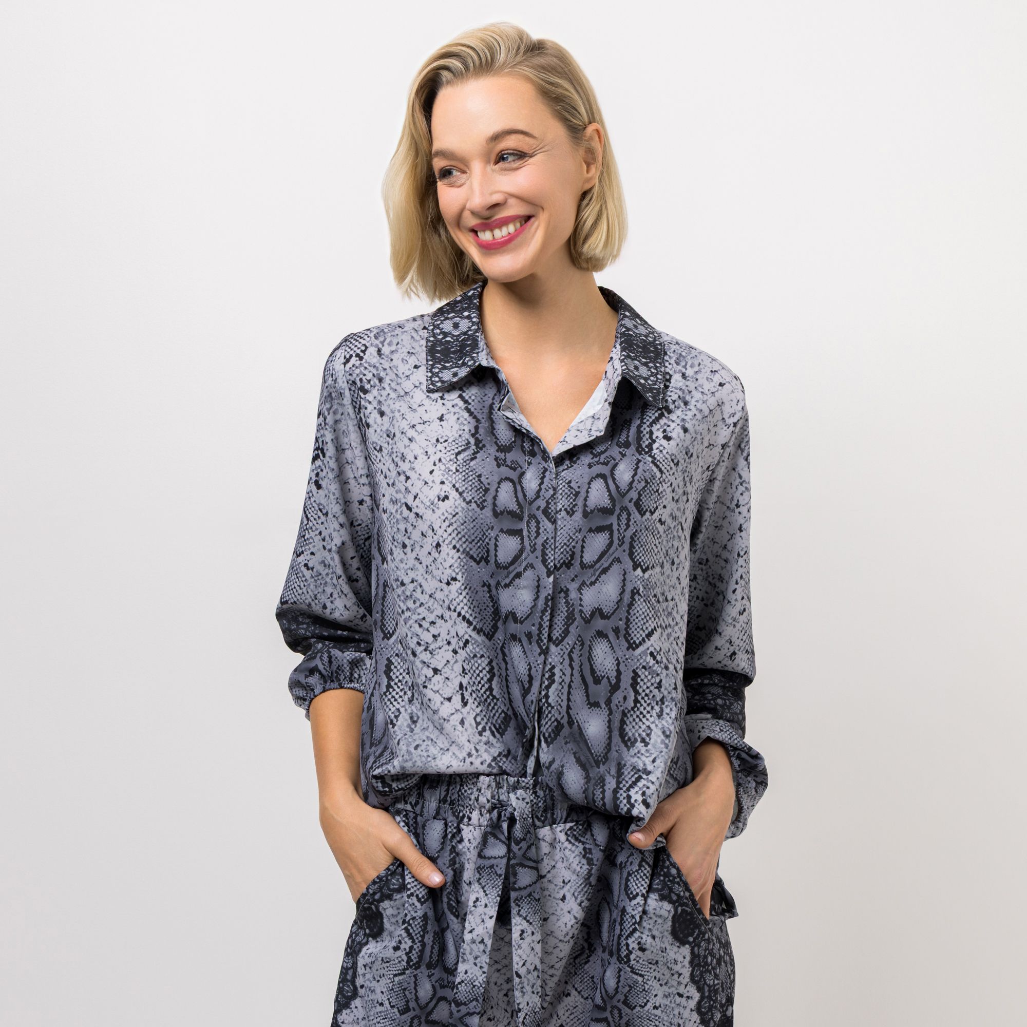 SCHIFFHAUER MUNICH® Bluse, langarm Hemdkragen Animal-Druck figurumspielend