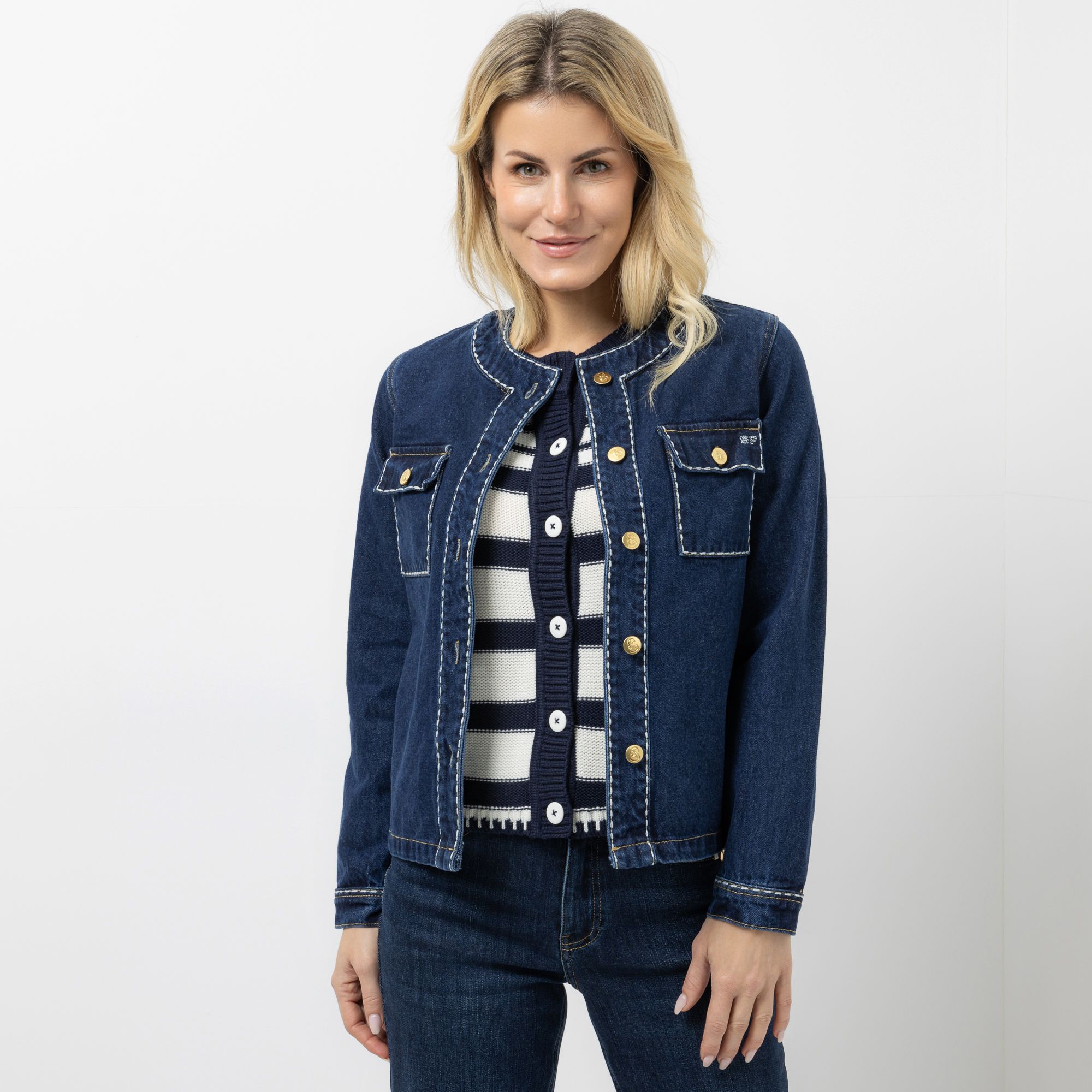 STRANDFEIN Jeansjacke Rundhalsausschnitt Knopfleiste figurumspielend